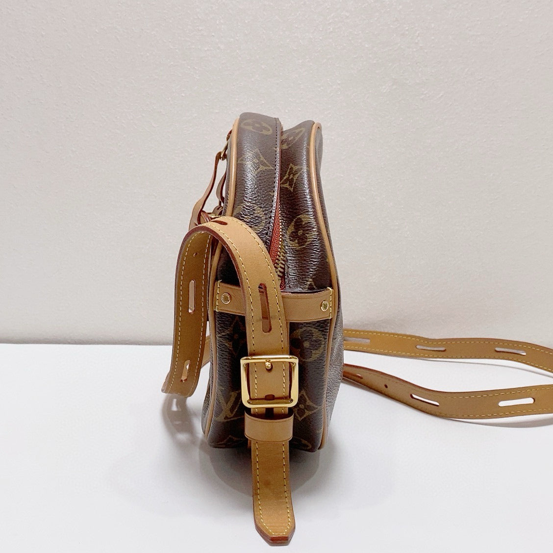 Louis Vuitton - Boite Chapeau Souple - Monogram coated canvas with Vachetta leather trim - Brown - (medium)