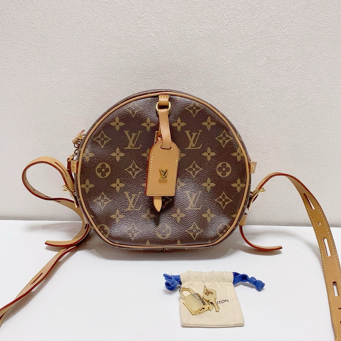Louis Vuitton - Boite Chapeau Souple - Monogram coated canvas with Vachetta leather trim - Brown - (medium)