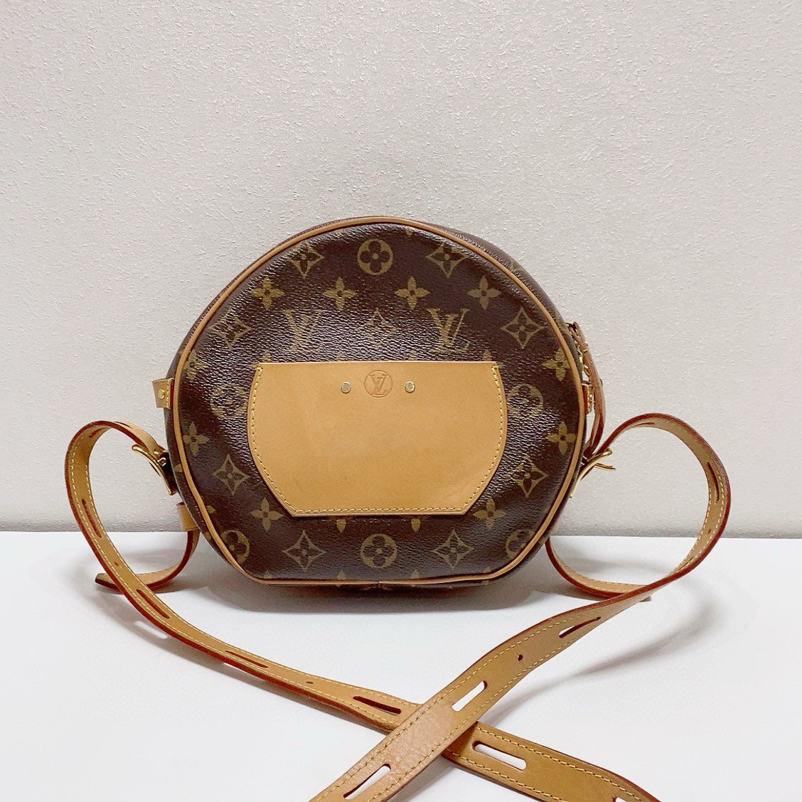 Louis Vuitton - Boite Chapeau Souple - Monogram coated canvas with Vachetta leather trim - Brown - (medium)