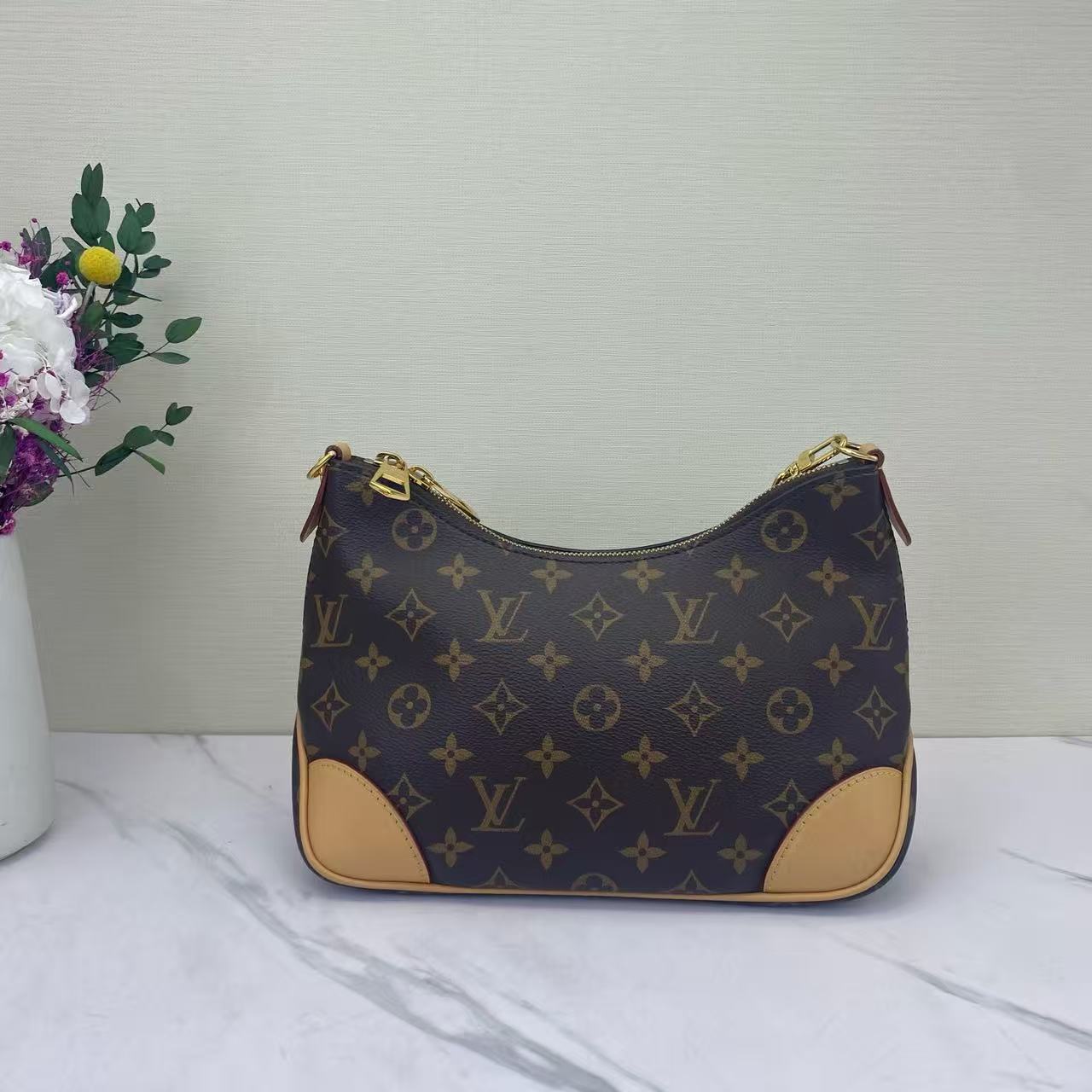 Louis Vuitton - Boulogne - Monogram canvas with Vachetta leather trim - Brown - (medium)