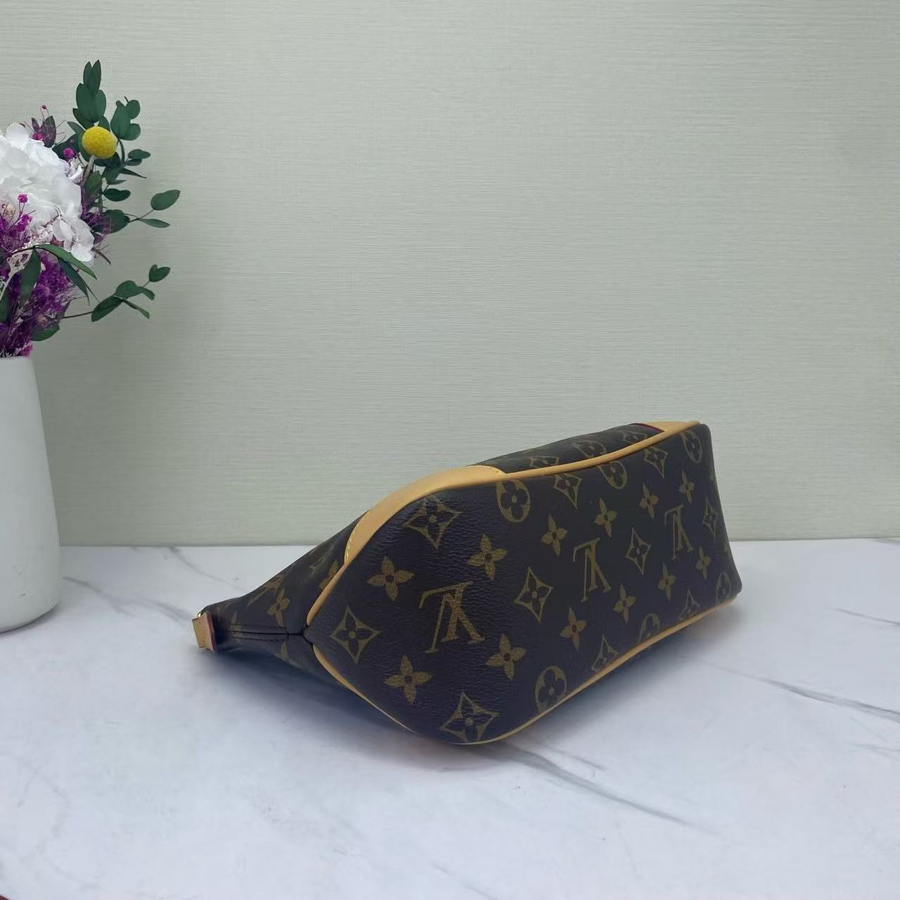 Louis Vuitton - Boulogne - Monogram canvas with Vachetta leather trim - Brown - (medium)