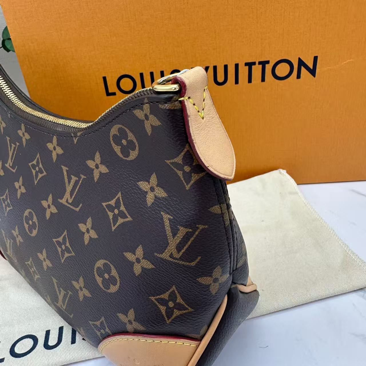 Louis Vuitton - Boulogne - Monogram canvas with Vachetta leather trim - Brown - (medium)