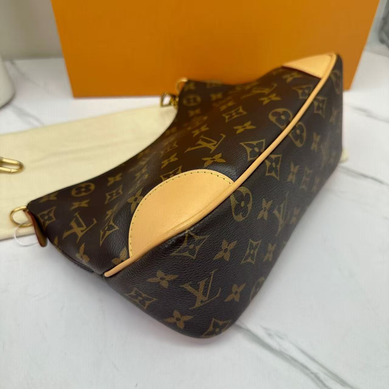 Louis Vuitton - Boulogne - Monogram canvas with Vachetta leather trim - Brown - (medium)
