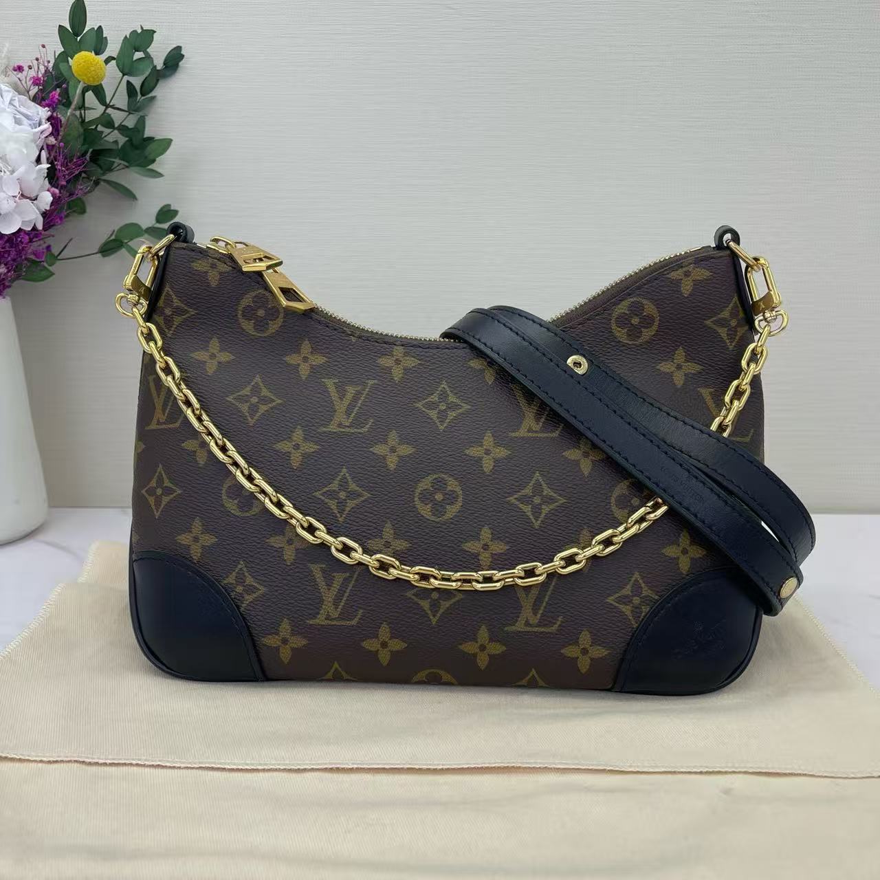Louis Vuitton - Boulogne - Monogram coated canvas with black cowhide leather trim - Brown - (medium)