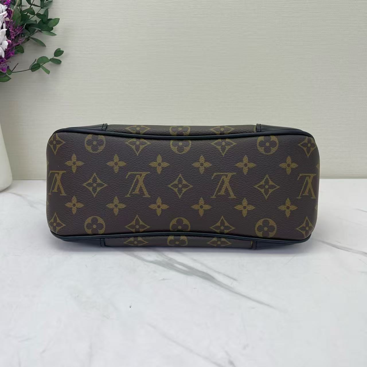 Louis Vuitton - Boulogne - Monogram coated canvas with black cowhide leather trim - Brown - (medium)