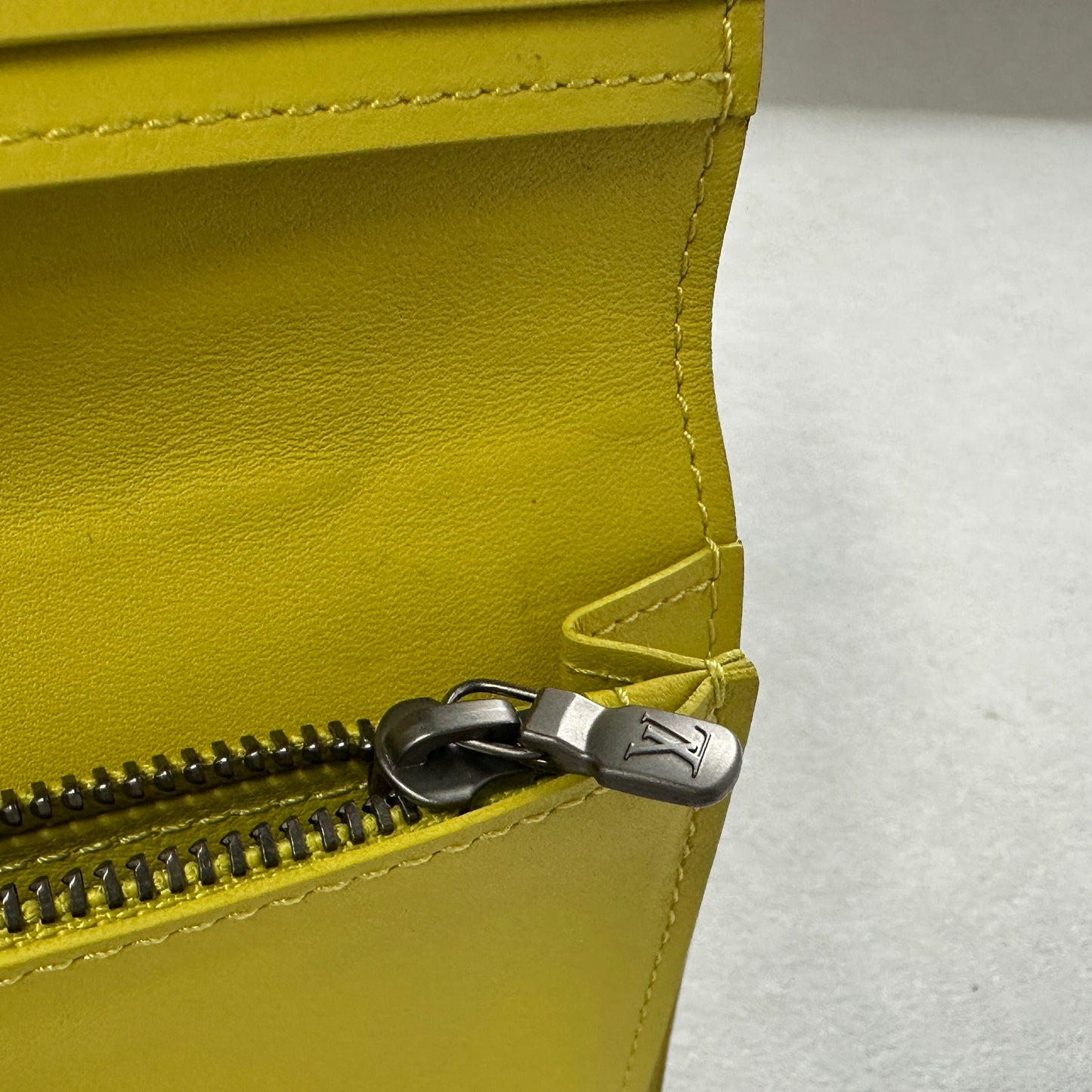 Louis Vuitton - Brazza Wallet - Leather - Yellow - (medium)