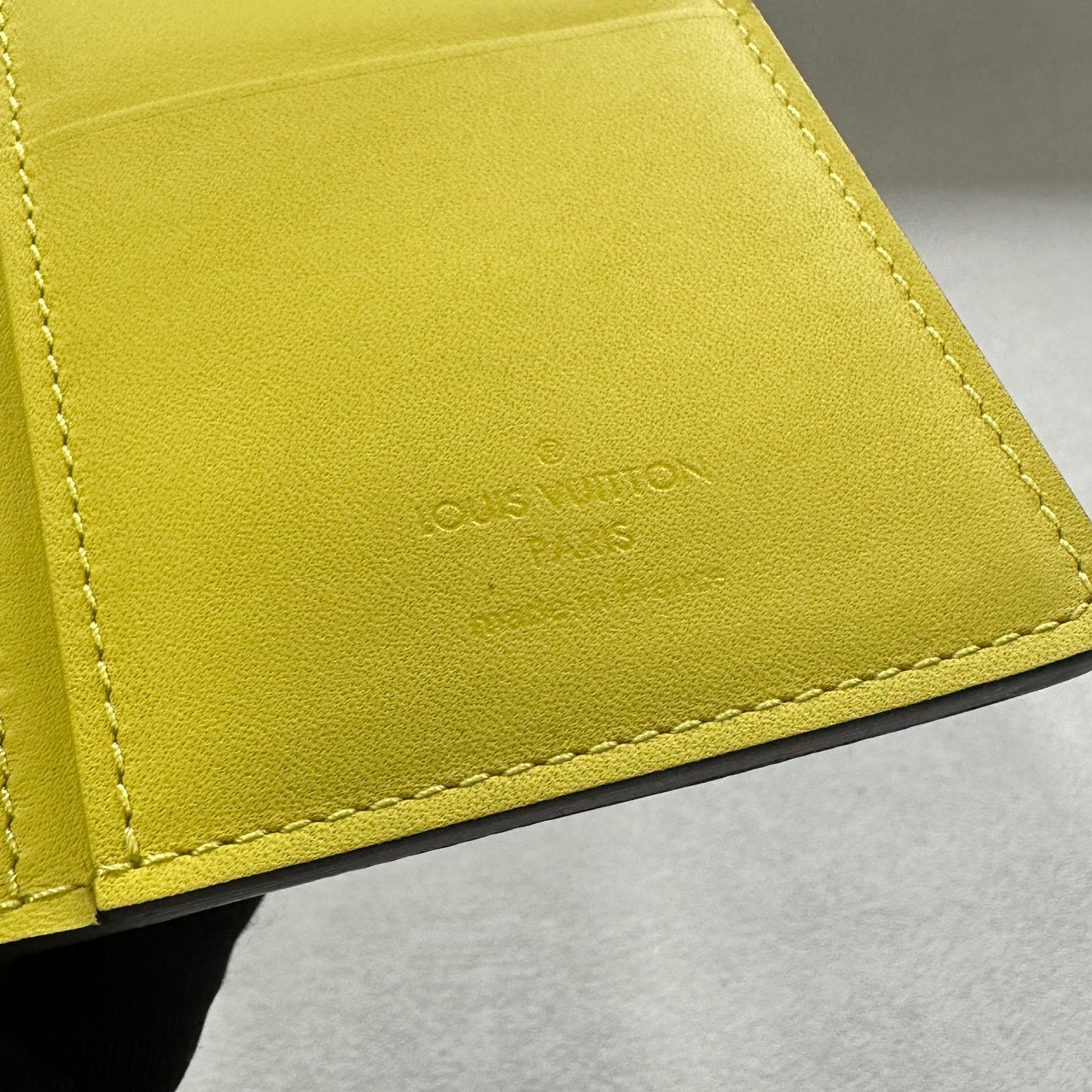 Louis Vuitton - Brazza Wallet - Leather - Yellow - (medium)