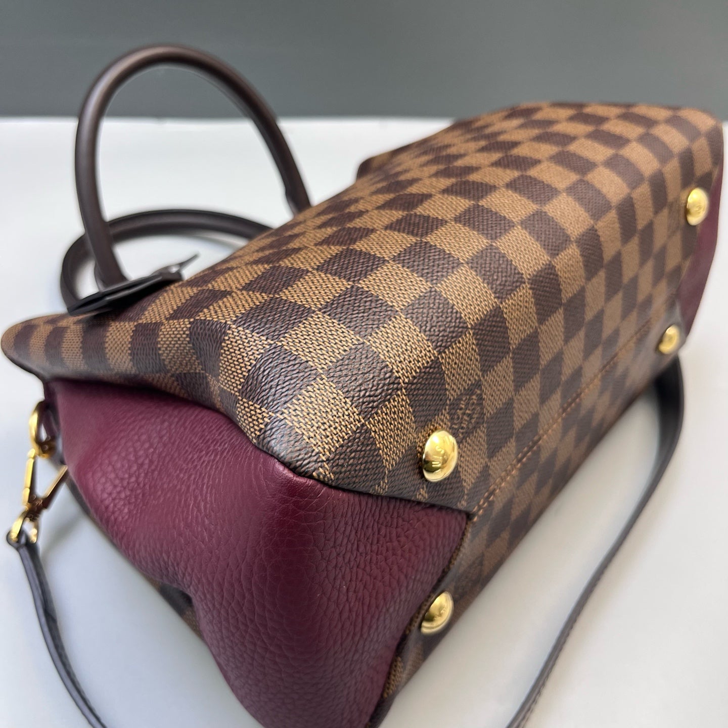 Louis Vuitton - Brittany - Leather - Burgundy - (medium)
