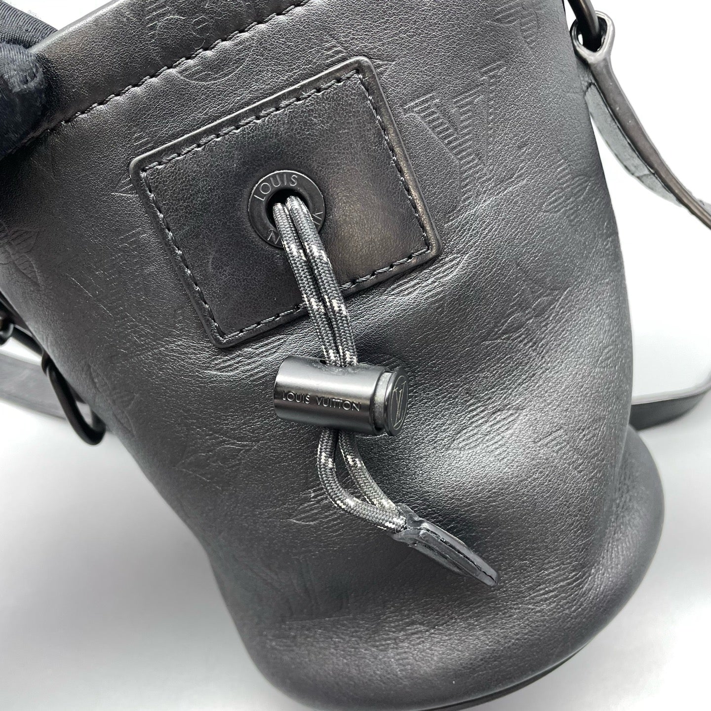 Louis Vuitton - Bucket Bag - Leather - Black - (mini)