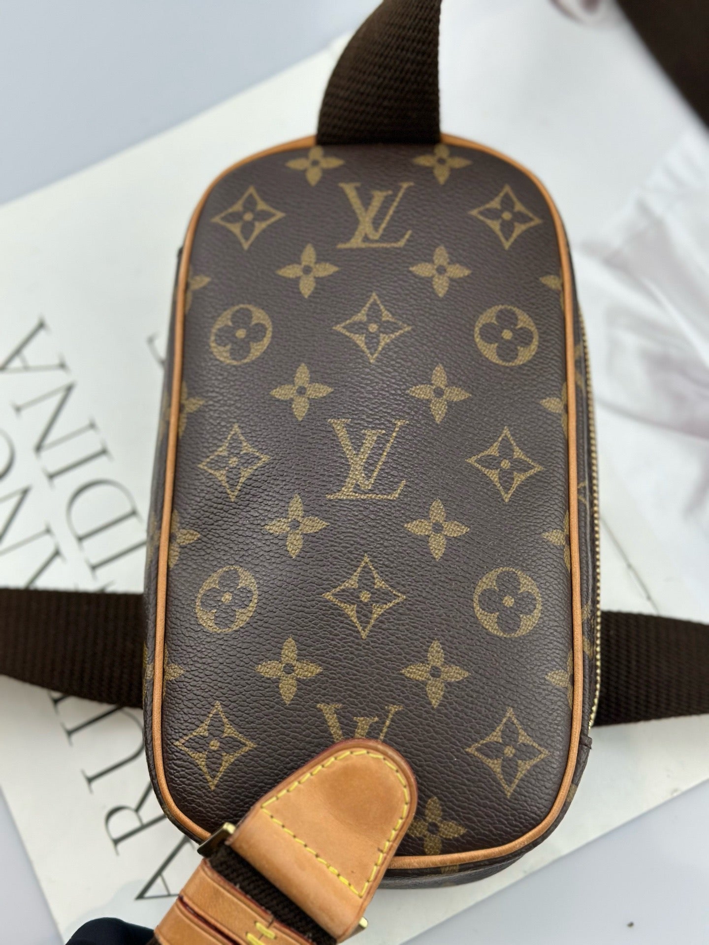 Louis Vuitton - Bumbag - Monogram coated canvas with Vachetta leather trim - Brown - (Small)