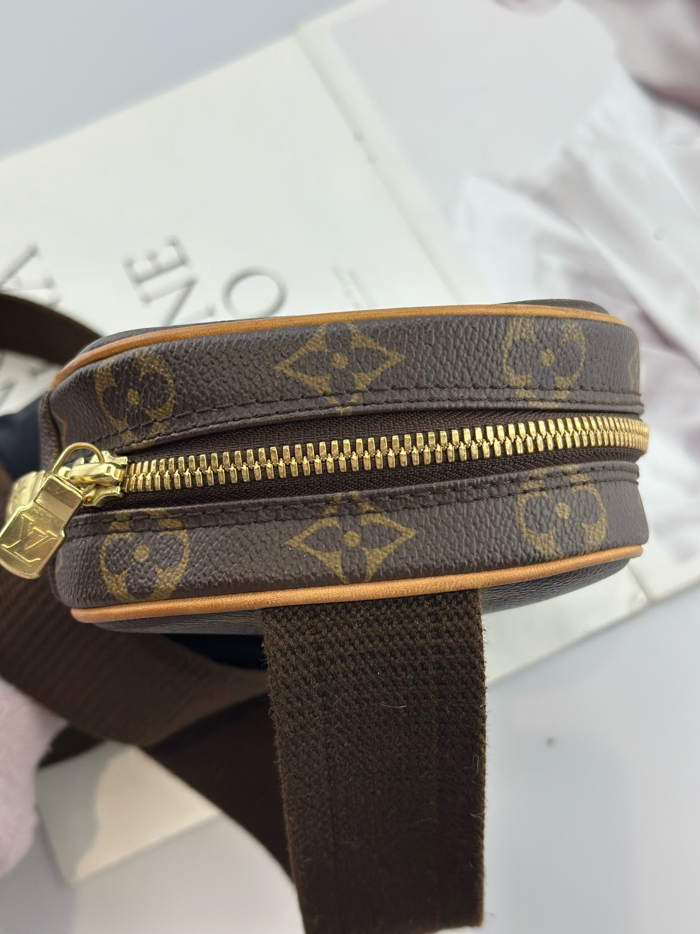 Louis Vuitton - Bumbag - Monogram coated canvas with Vachetta leather trim - Brown - (Small)