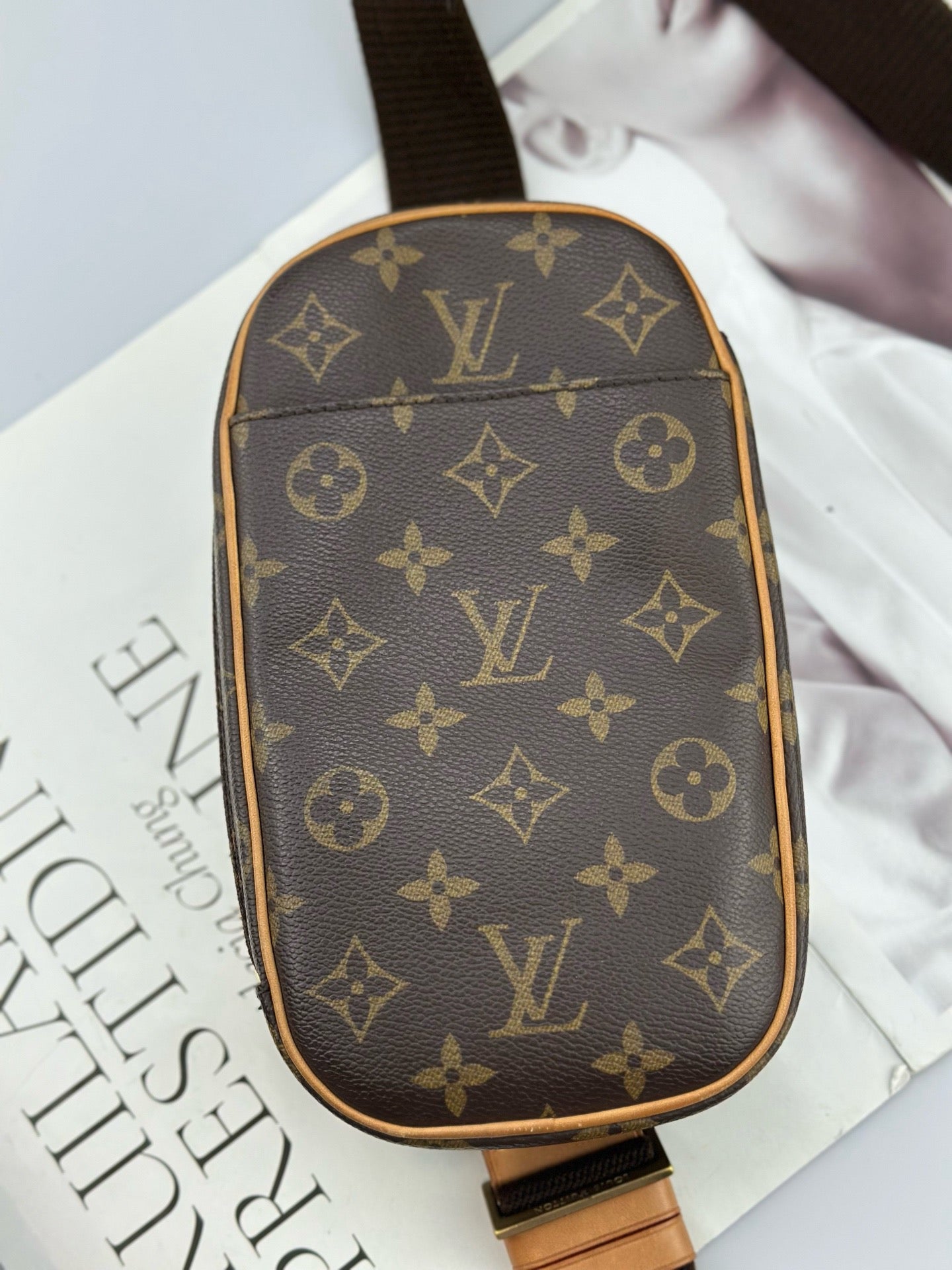 Louis Vuitton - Bumbag - Monogram coated canvas with Vachetta leather trim - Brown - (Small)