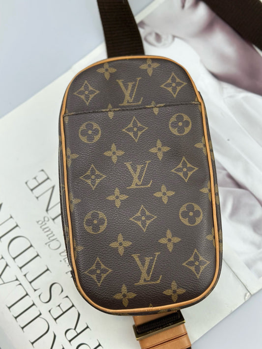 Louis Vuitton - Bumbag - Monogram coated canvas with Vachetta leather trim - Brown - (Small)