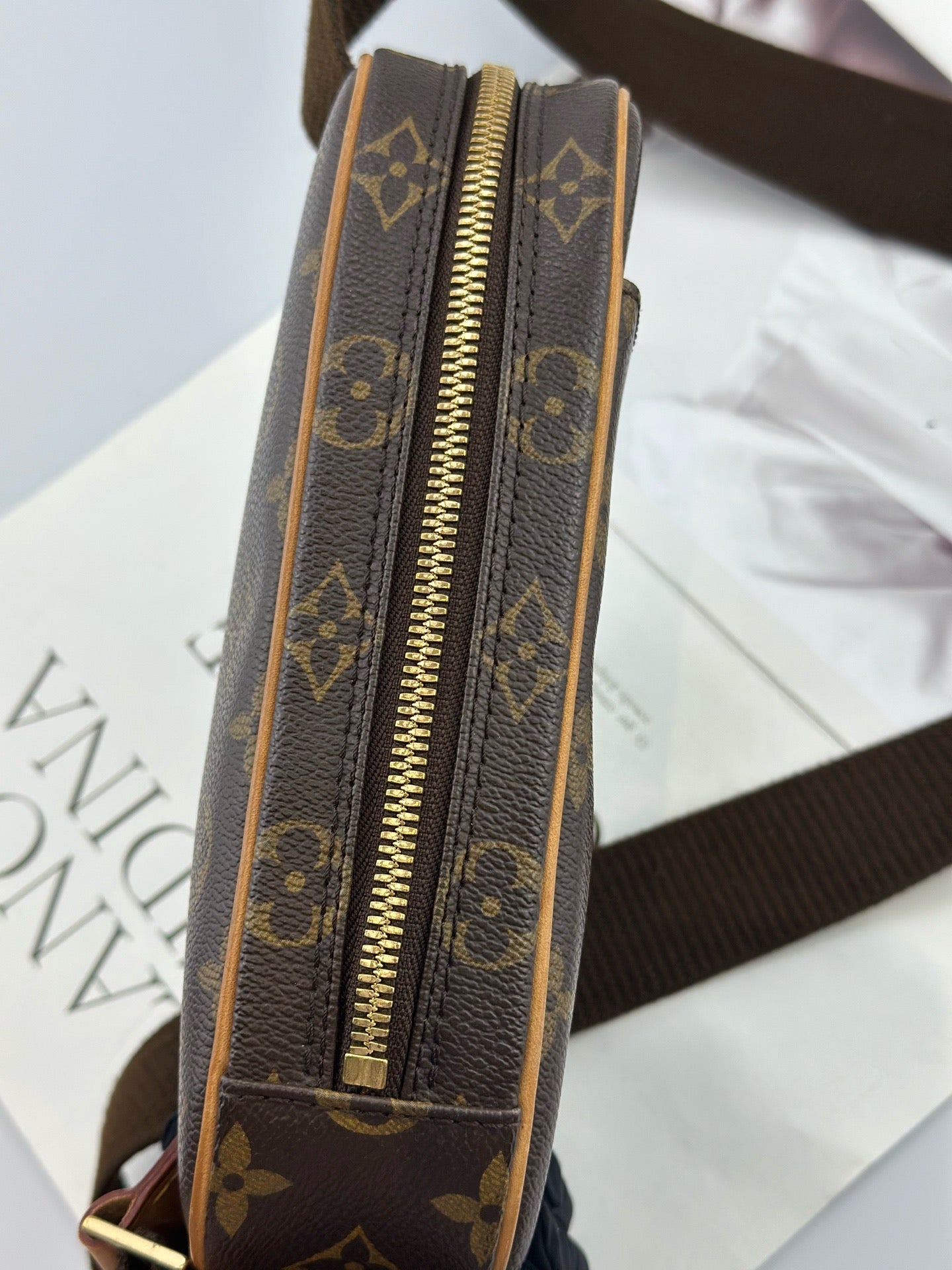 Louis Vuitton - Bumbag - Monogram coated canvas with Vachetta leather trim - Brown - (Small)