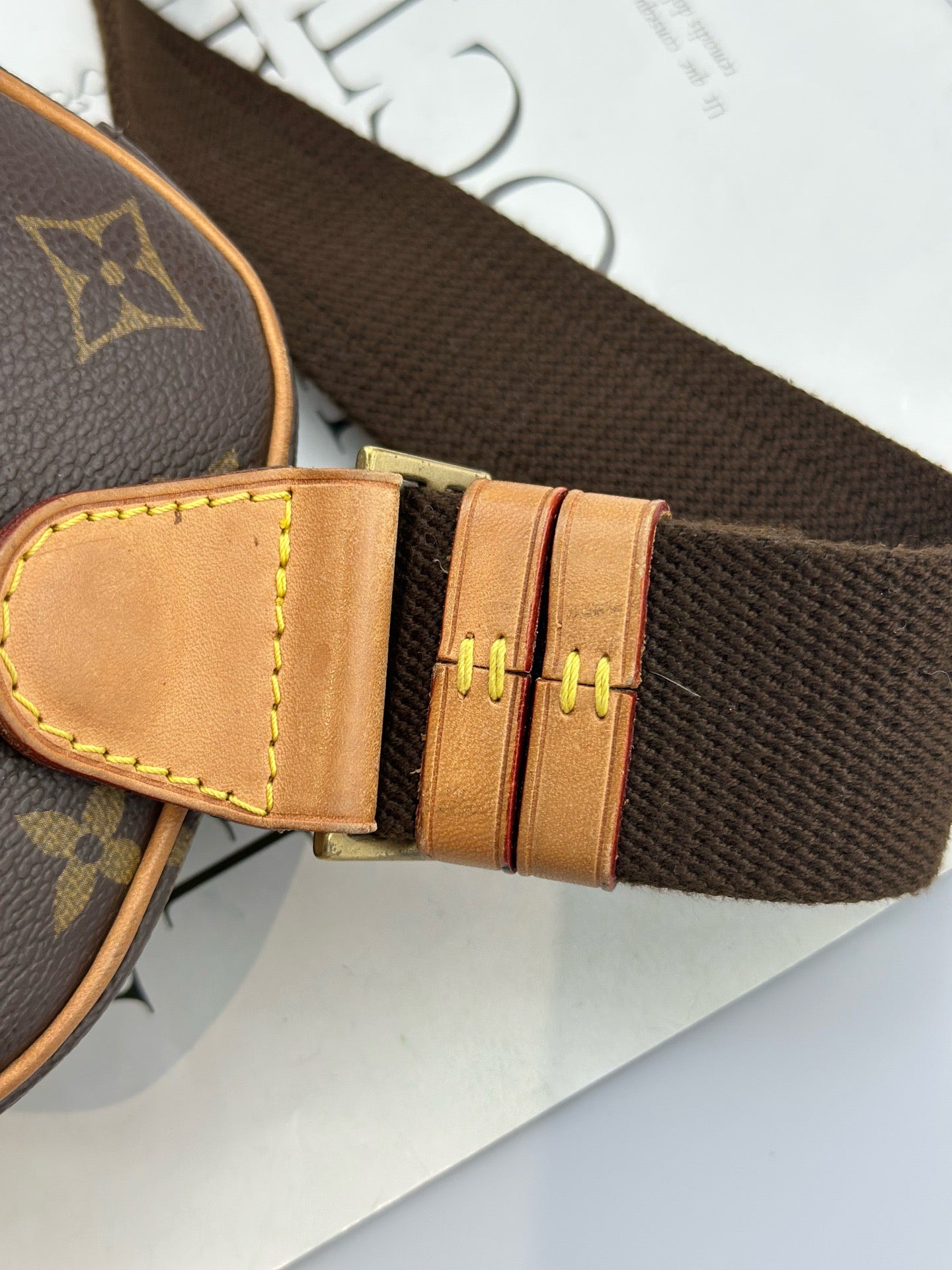 Louis Vuitton - Bumbag - Monogram coated canvas with Vachetta leather trim - Brown - (Small)
