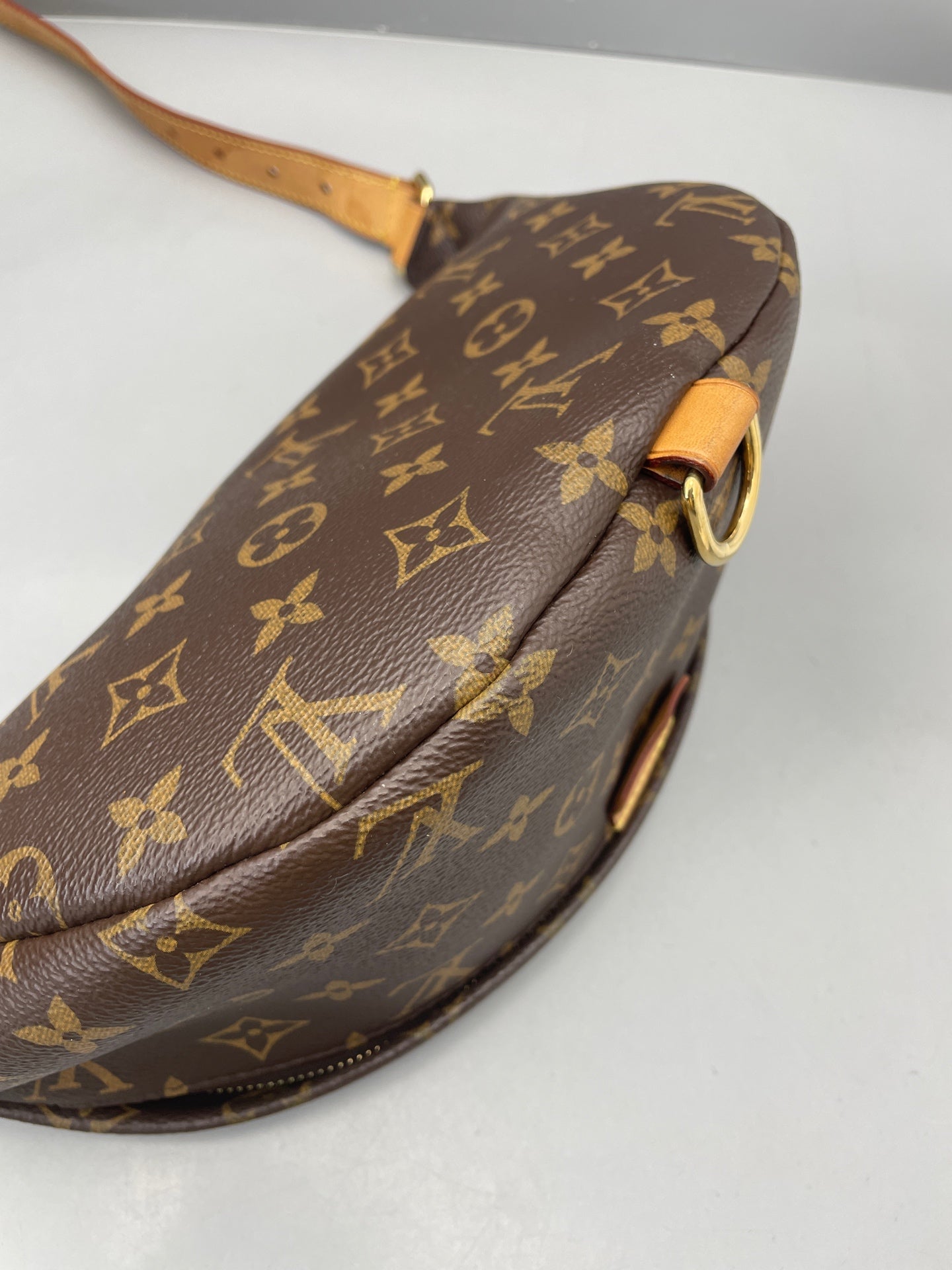Louis Vuitton - Bumbag Monogram - Monogram coated canvas with Vachetta leather trim - Brown - (medium)