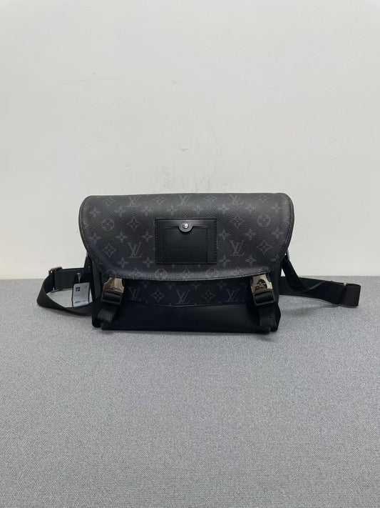 Louis Vuitton - Cambridge Messenger - Monogram Eclipse coated canvas with cowhide leather trim - Black - (medium)