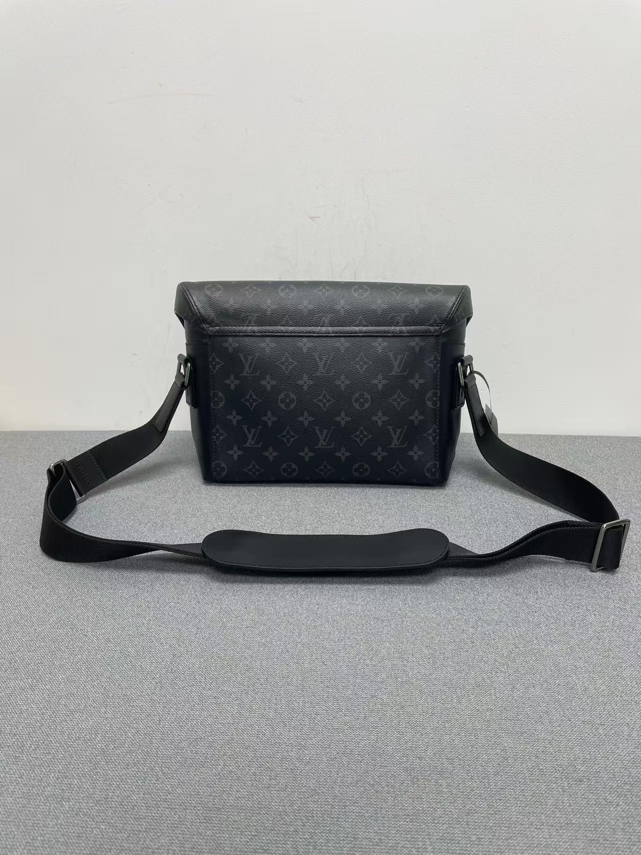 Louis Vuitton - Cambridge Messenger - Monogram Eclipse coated canvas with cowhide leather trim - Black - (medium)