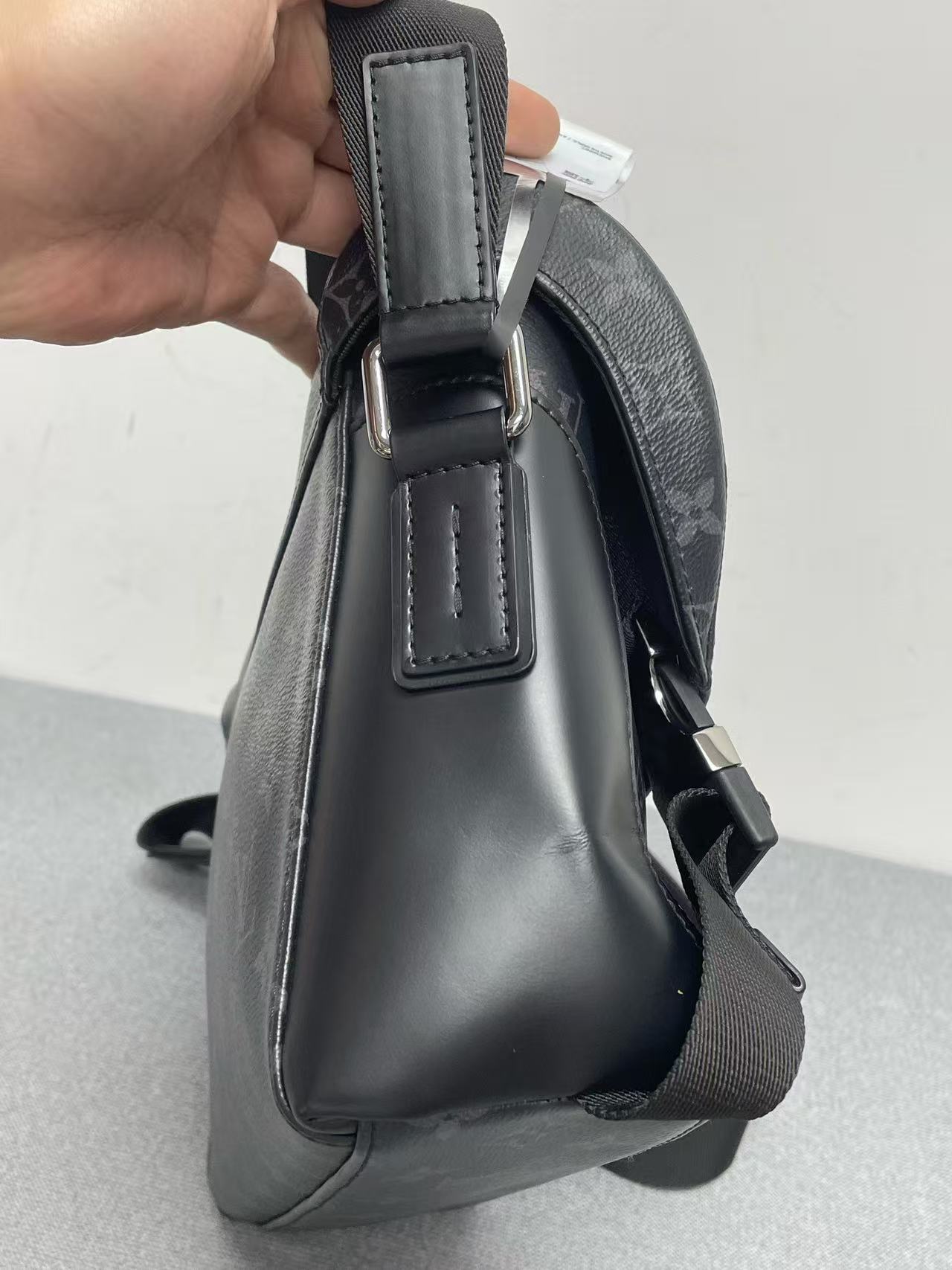Louis Vuitton - Cambridge Messenger - Monogram Eclipse coated canvas with cowhide leather trim - Black - (medium)
