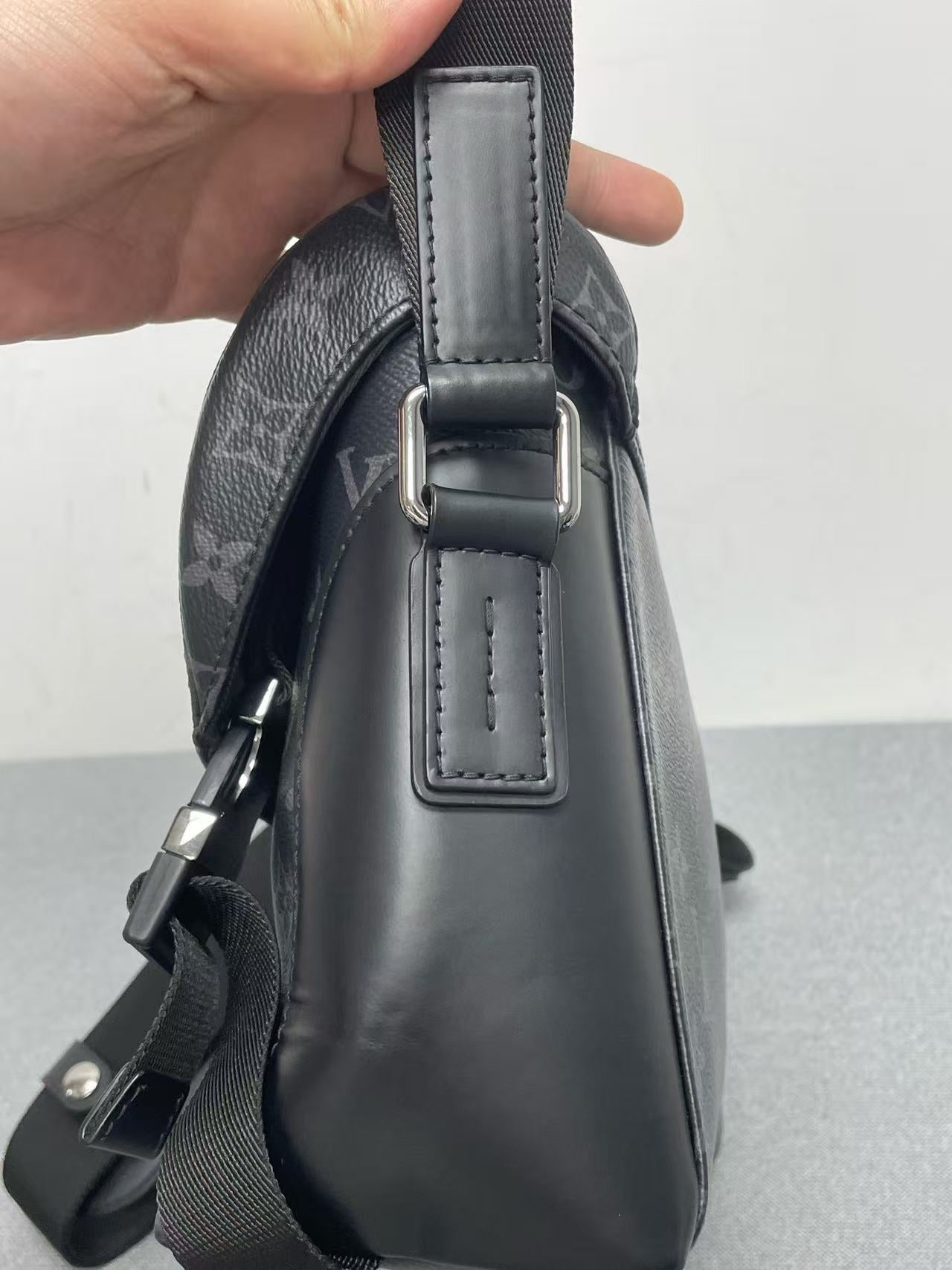 Louis Vuitton - Cambridge Messenger - Monogram Eclipse coated canvas with cowhide leather trim - Black - (medium)