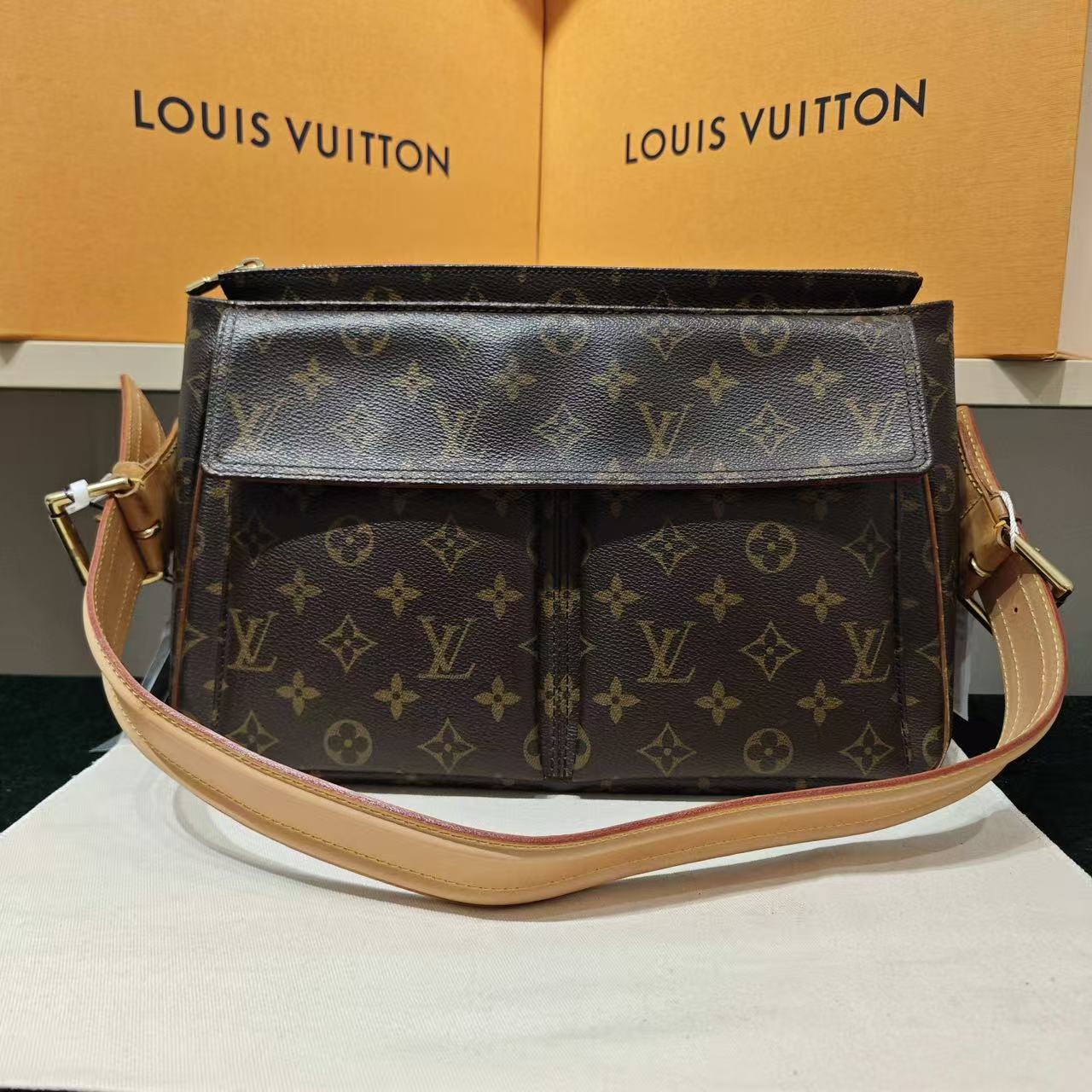Louis Vuitton - Camel Medium Shoulder Bag - Monogram coated canvas with natural cowhide leather trim - Brown - (Medium)