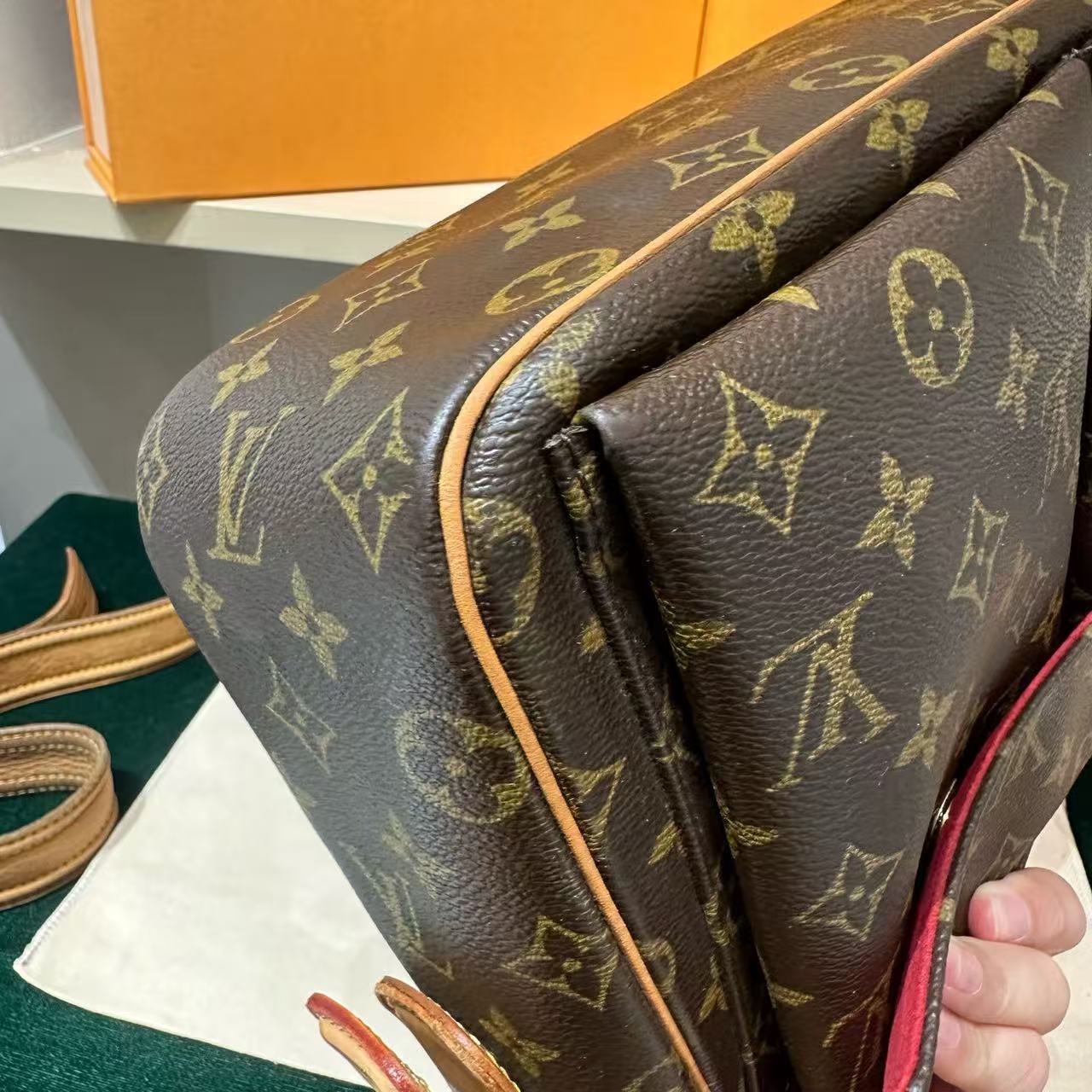 Louis Vuitton - Camel Medium Shoulder Bag - Monogram coated canvas with natural cowhide leather trim - Brown - (Medium)