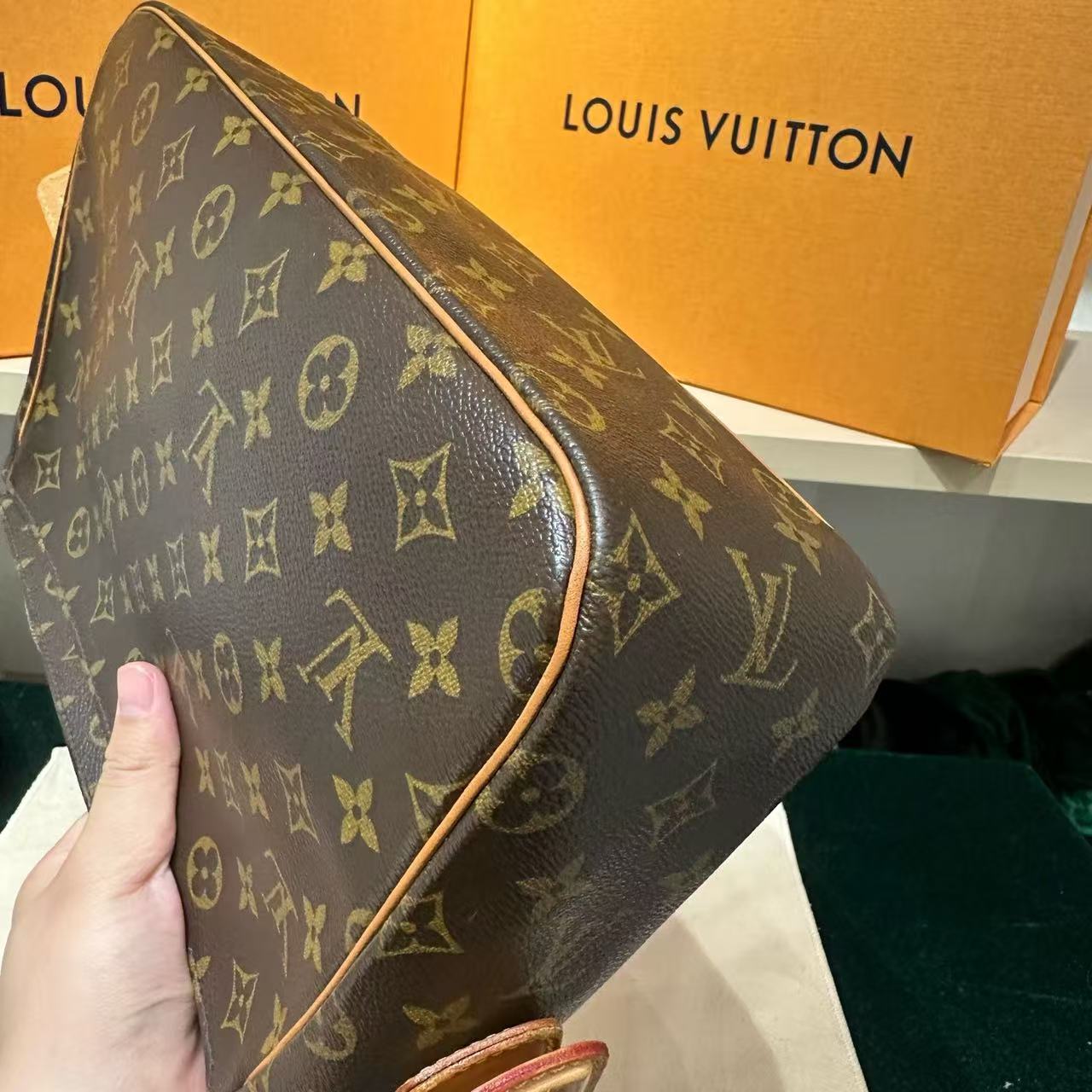 Louis Vuitton - Camel Medium Shoulder Bag - Monogram coated canvas with natural cowhide leather trim - Brown - (Medium)