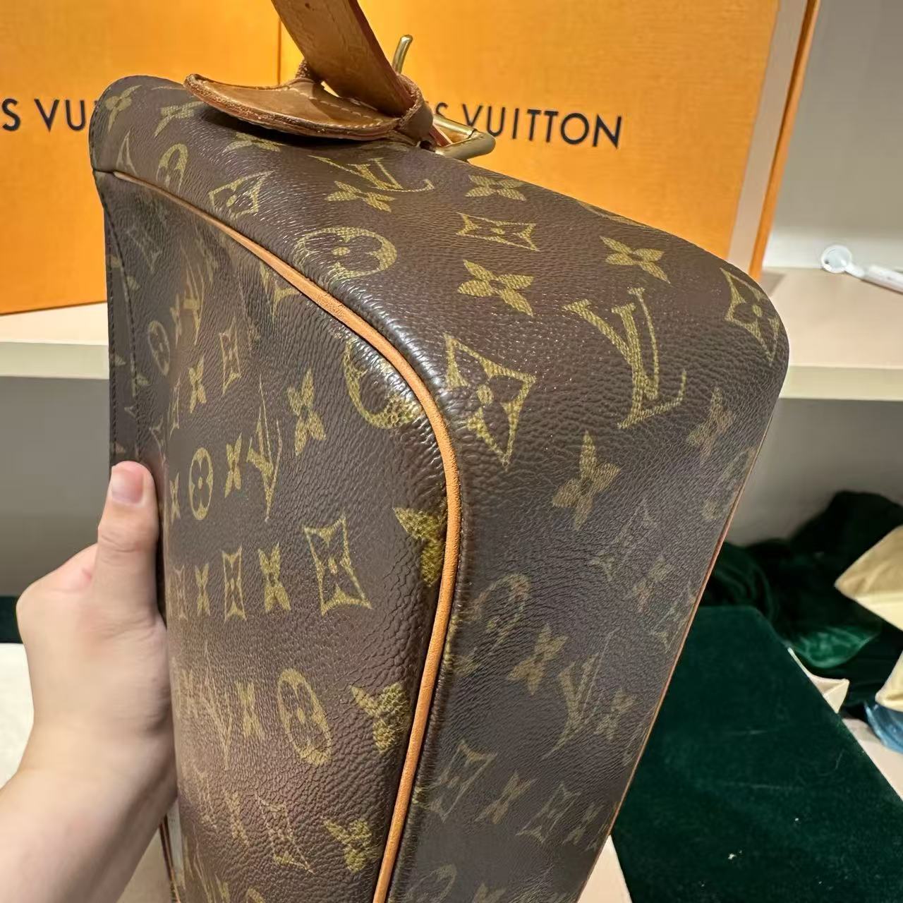 Louis Vuitton - Camel Medium Shoulder Bag - Monogram coated canvas with natural cowhide leather trim - Brown - (Medium)