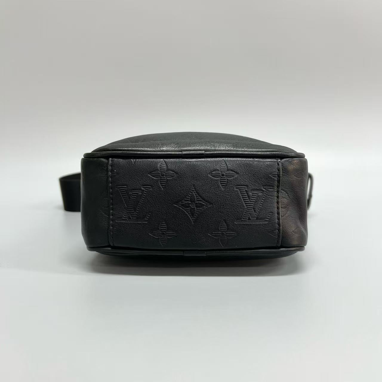 Louis Vuitton - Camera Bag - Leather - Black - (small)