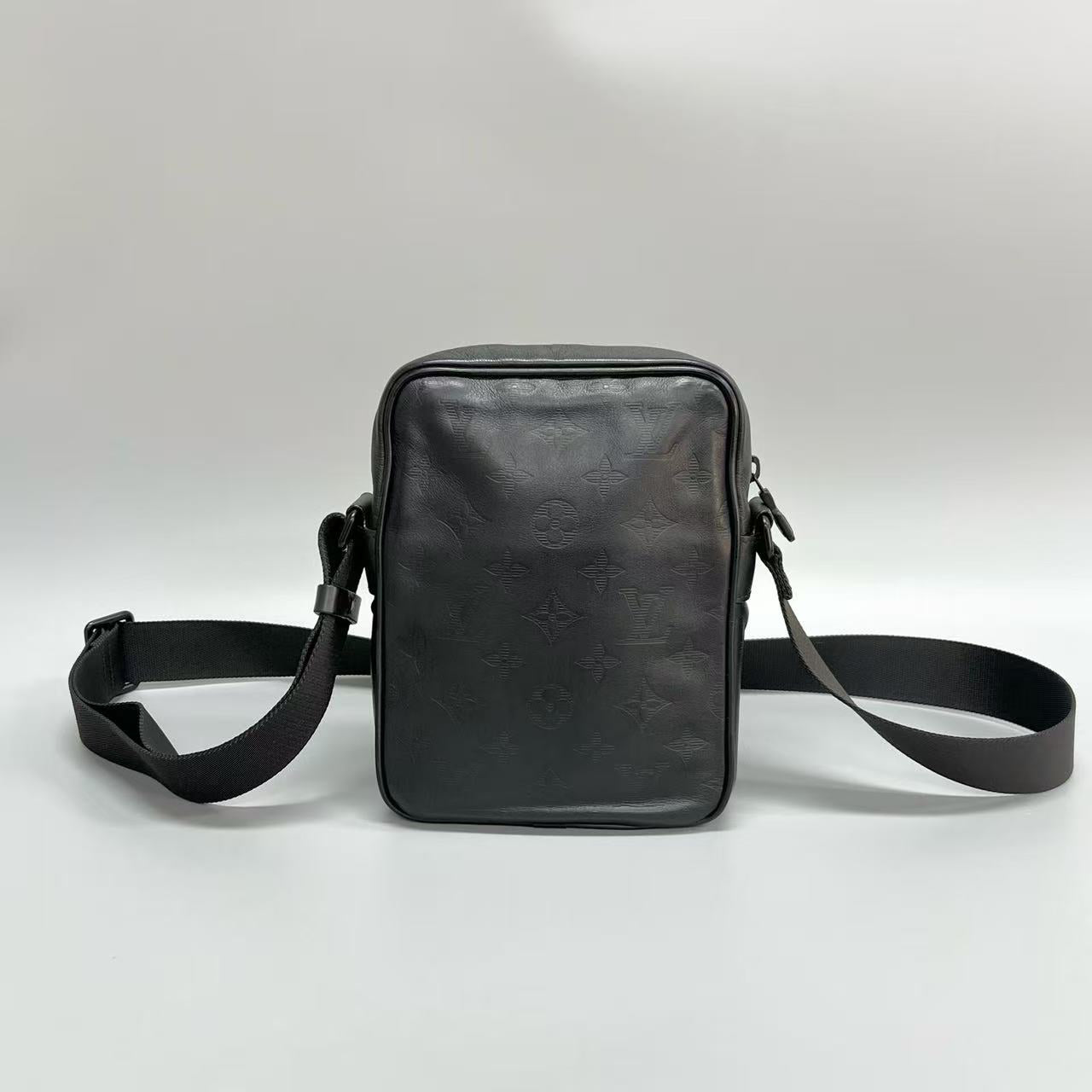 Louis Vuitton - Camera Bag - Leather - Black - (small)