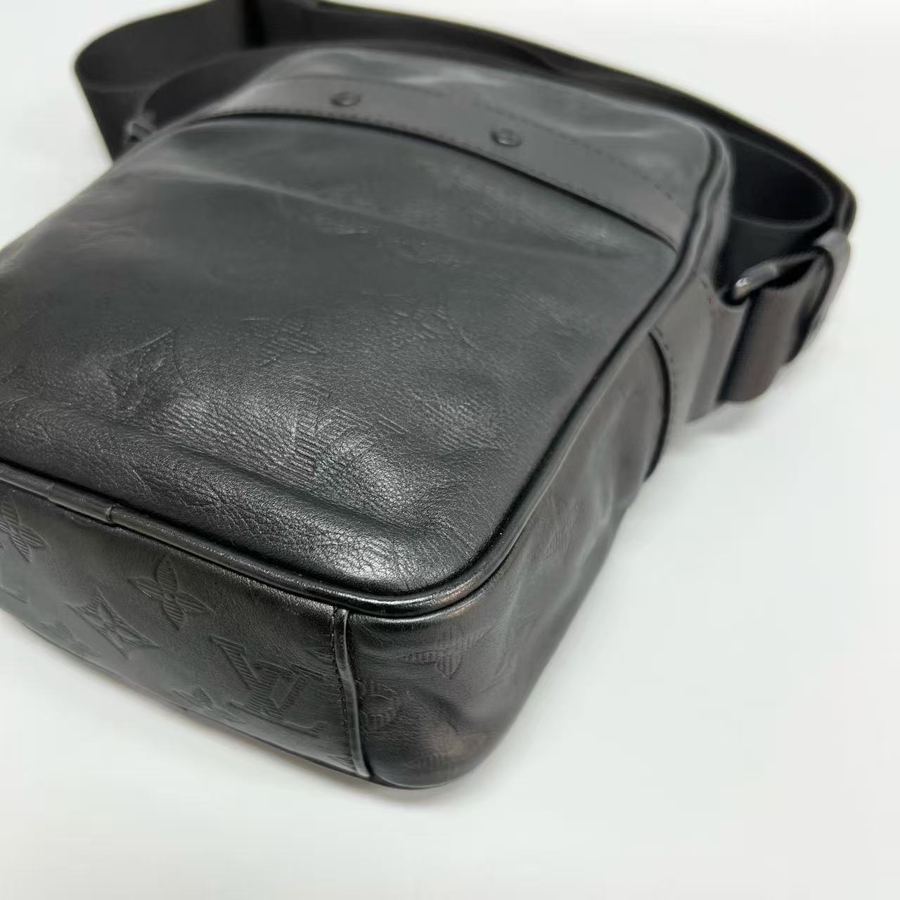 Louis Vuitton - Camera Bag - Leather - Black - (small)