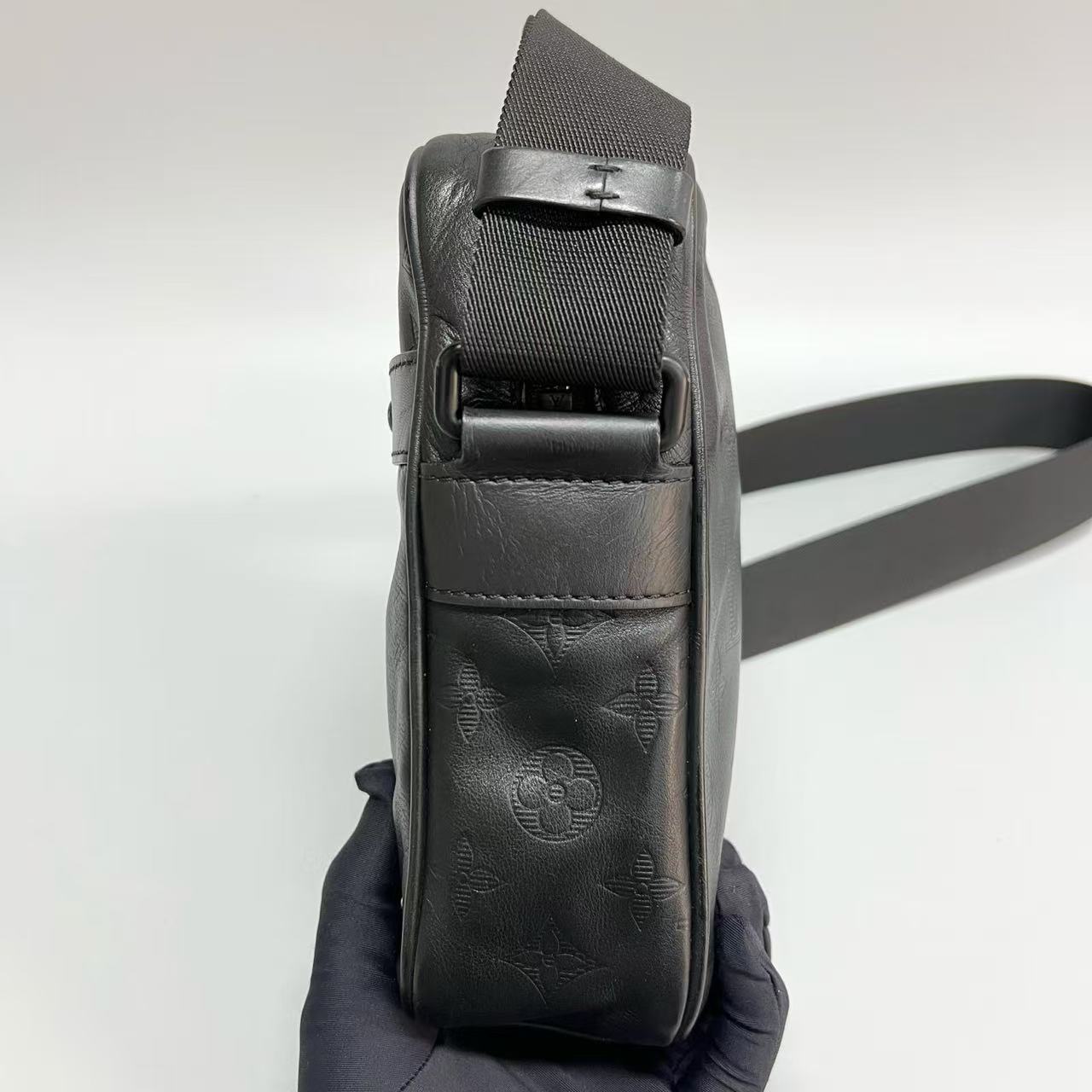 Louis Vuitton - Camera Bag - Leather - Black - (small)