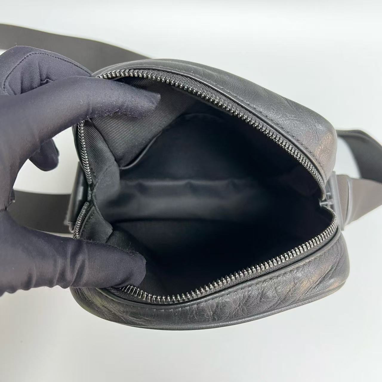 Louis Vuitton - Camera Bag - Leather - Black - (small)