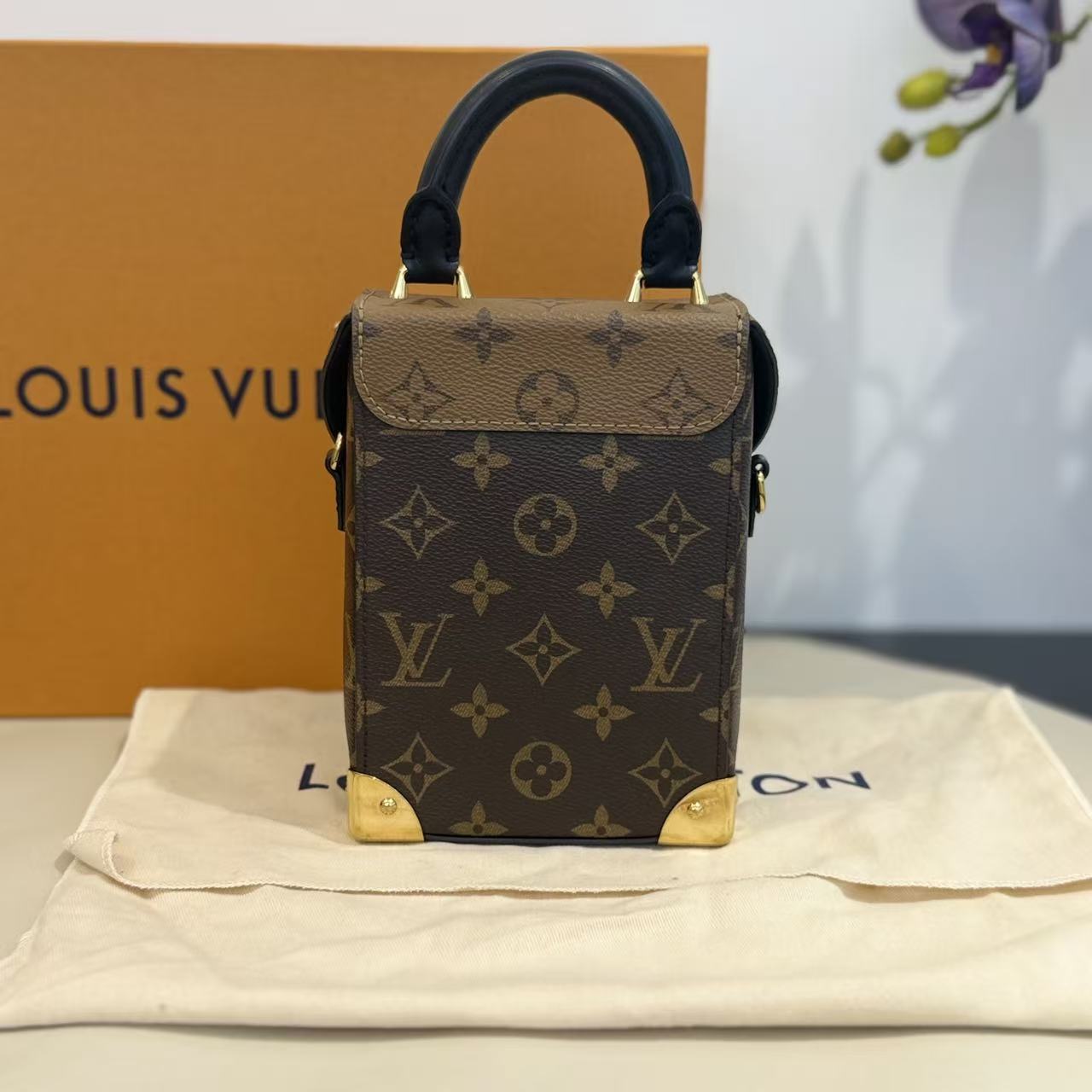 Louis Vuitton - Camera Box Handle Phone Bag Cosmetic Box Bag - Monogram coated canvas and leather - Brown with black accents - (mini)