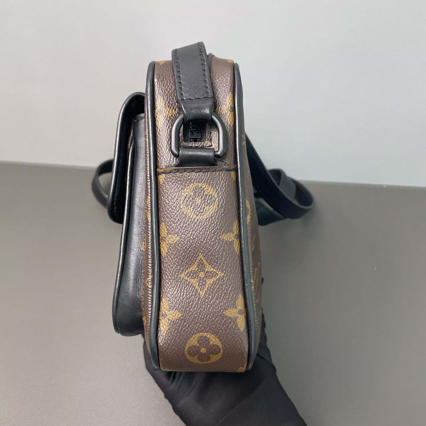 Louis Vuitton - Camera Messenger Bag - Monogram coated canvas with black cowhide leather trim - Brown with Black - (small)