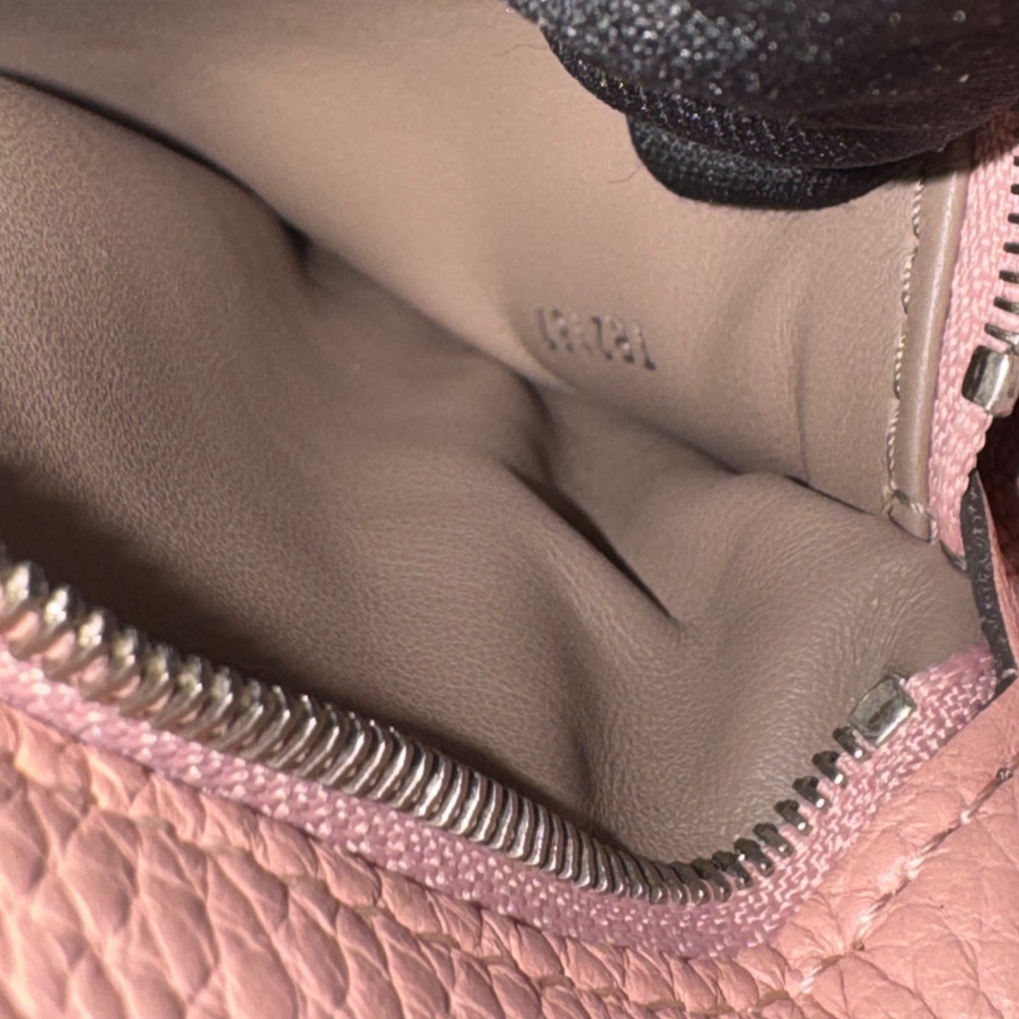 Louis Vuitton - Capucines - Leather - Pink