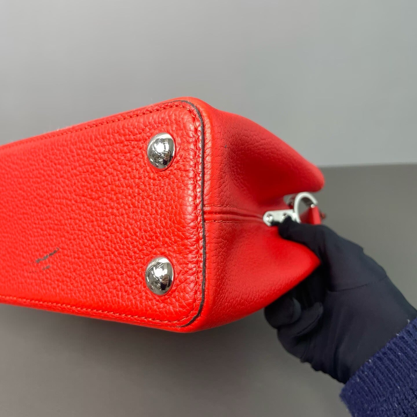 Louis Vuitton - Capucines BB - Grained cowhide leather - Red with Silver-Tone Hardware - (Small)