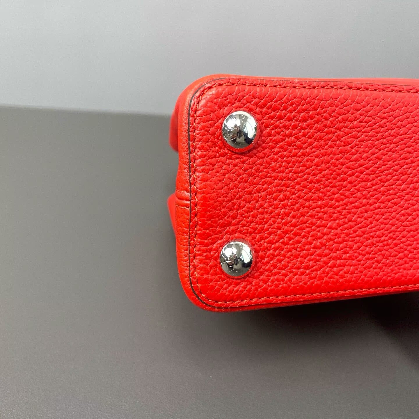 Louis Vuitton - Capucines BB - Grained cowhide leather - Red with Silver-Tone Hardware - (Small)