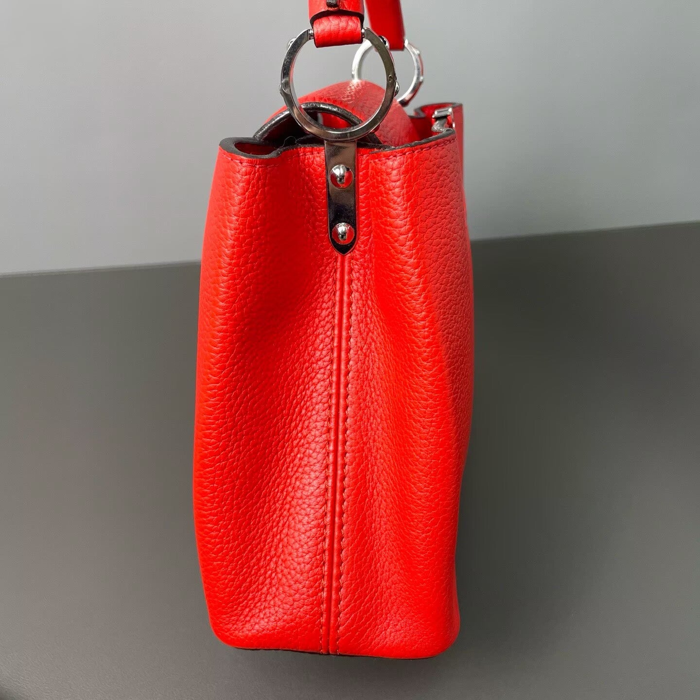 Louis Vuitton - Capucines BB - Grained cowhide leather - Red with Silver-Tone Hardware - (Small)