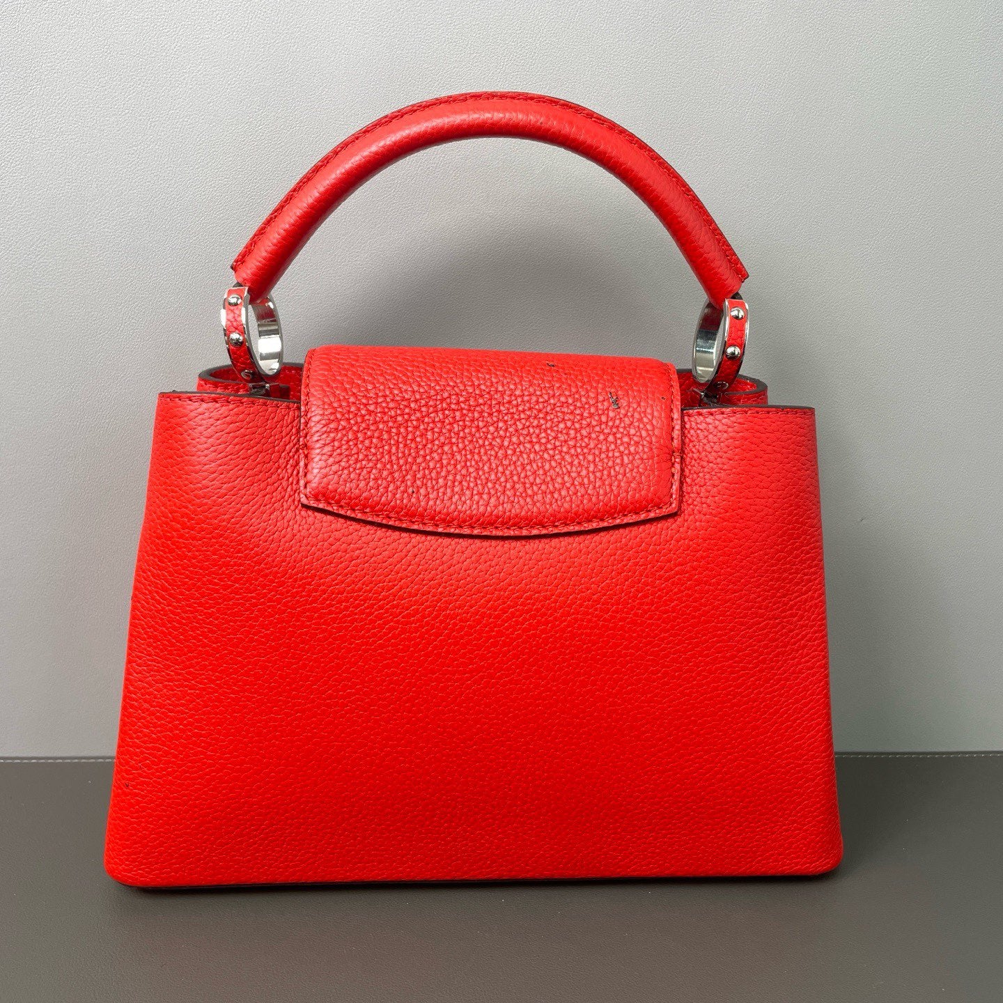 Louis Vuitton - Capucines BB - Grained cowhide leather - Red with Silver-Tone Hardware - (Small)