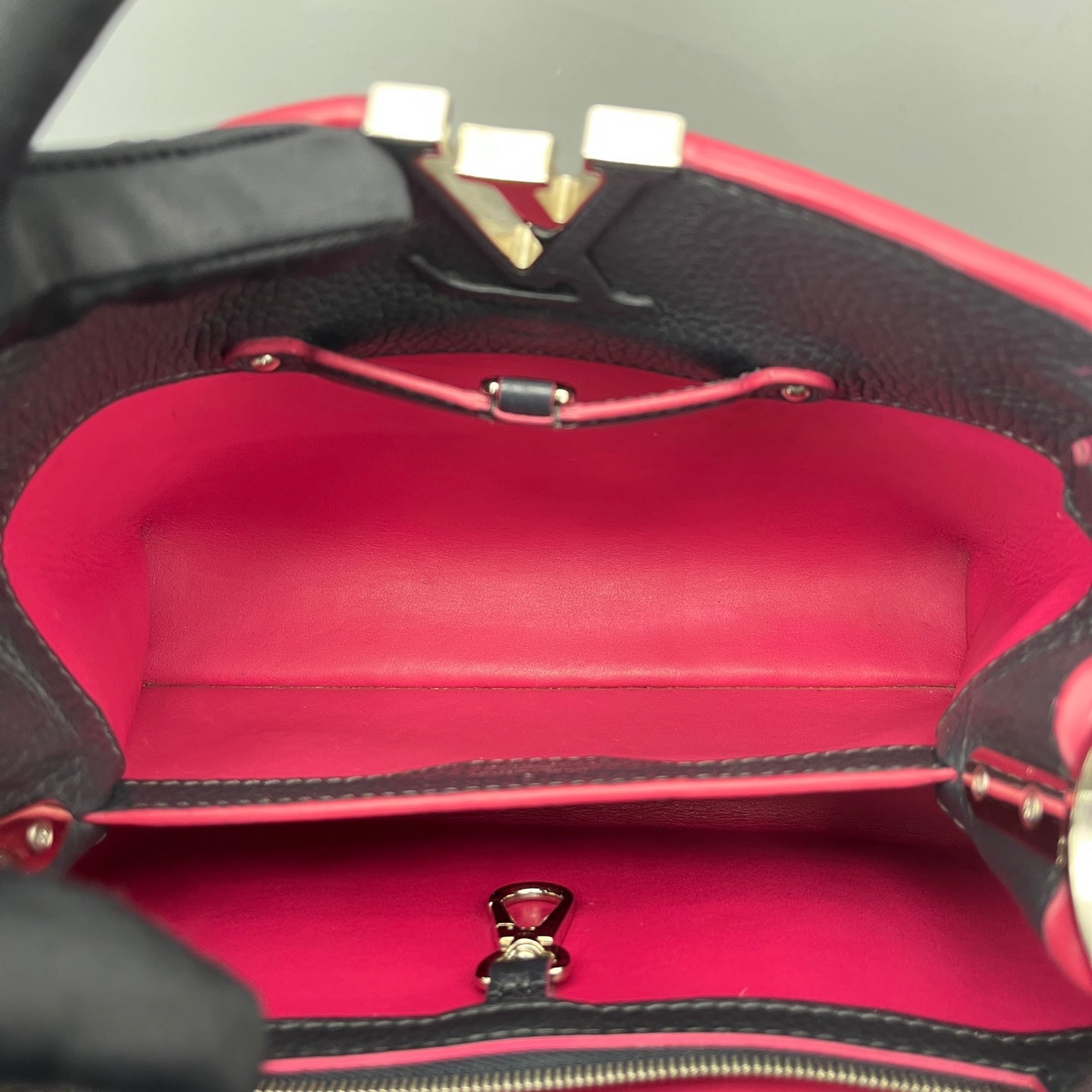 Louis Vuitton - Capucines BB - Grained leather - Black - (medium)
