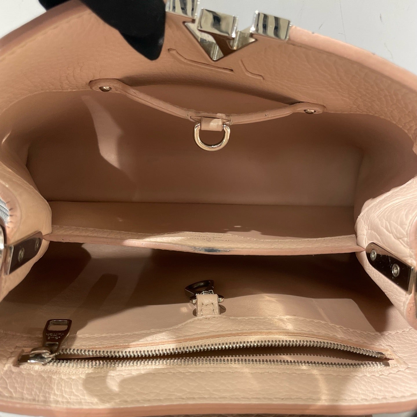 Louis Vuitton - Capucines BB - Leather - Black - (BB)