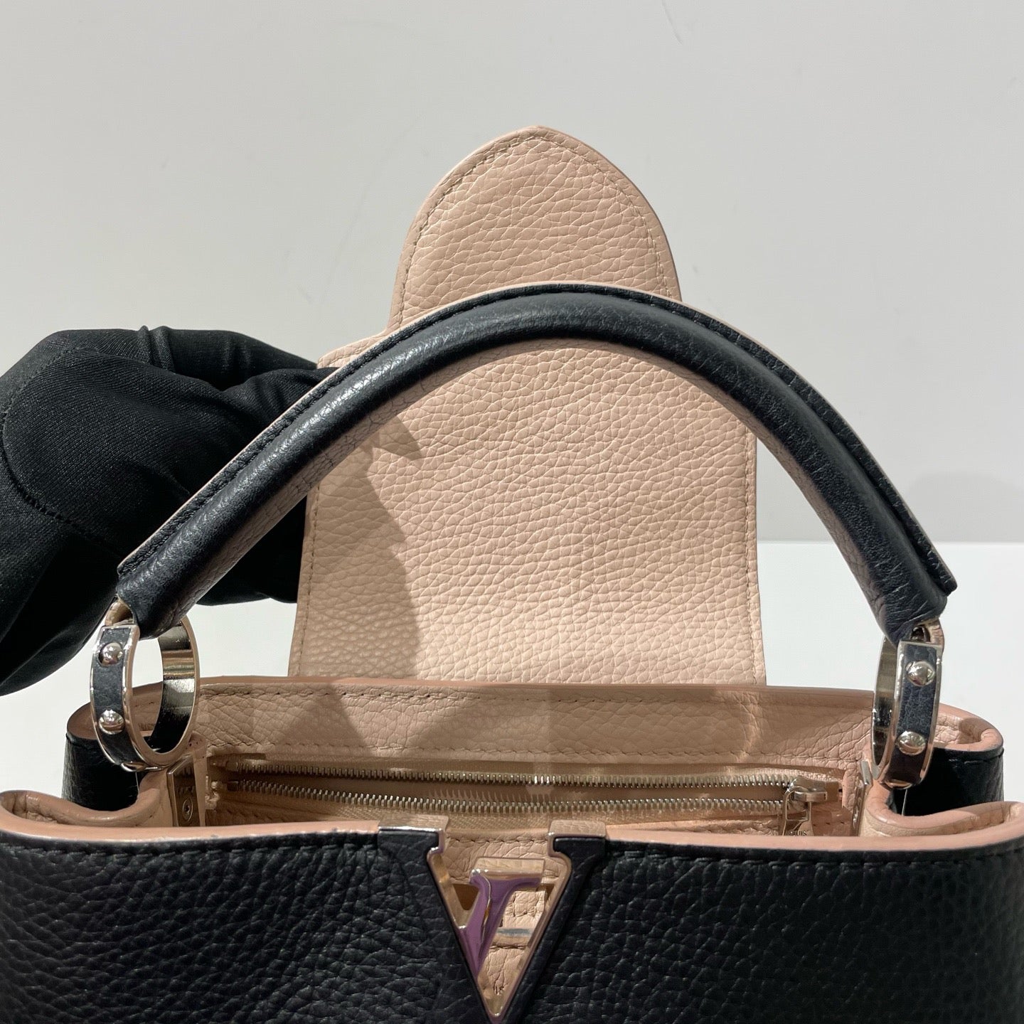 Louis Vuitton - Capucines BB - Leather - Black - (BB)