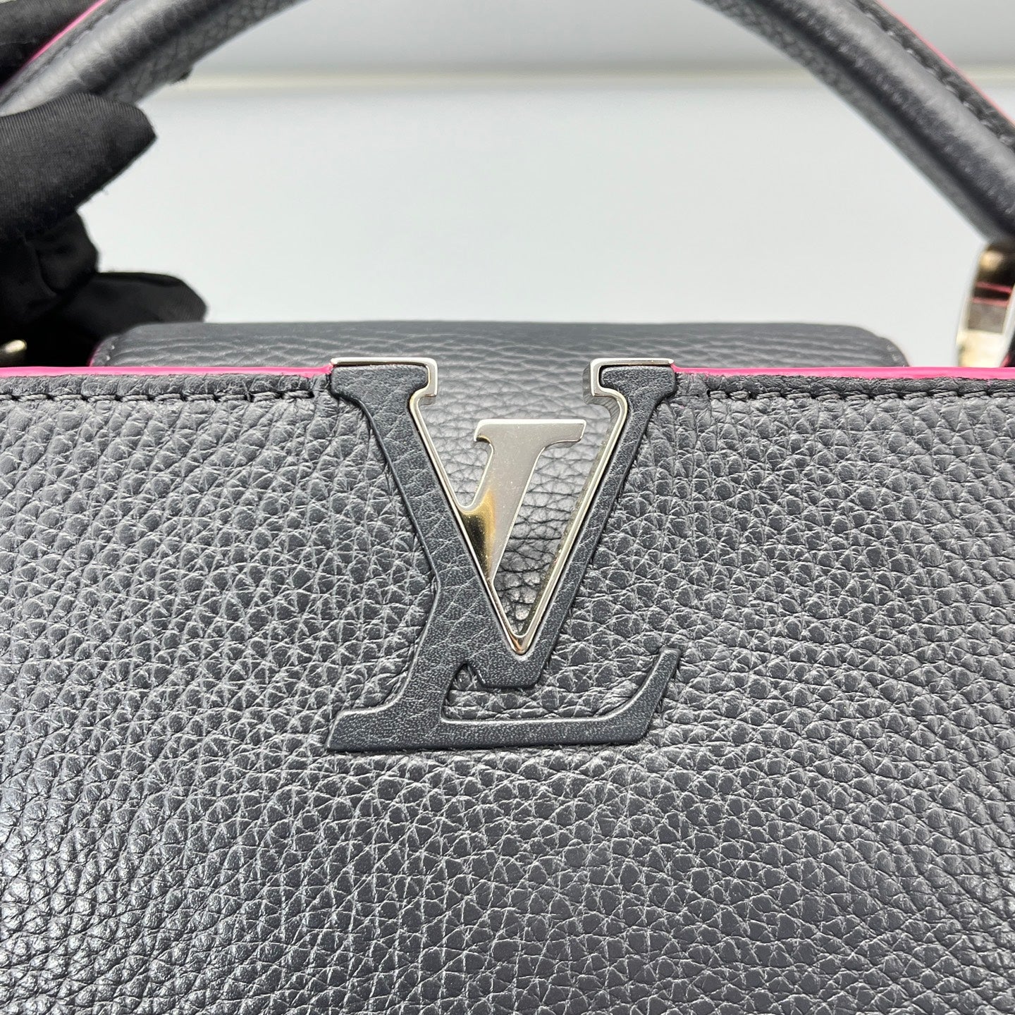 Louis Vuitton - Capucines BB - Leather - Black with Pink Accents - (small)