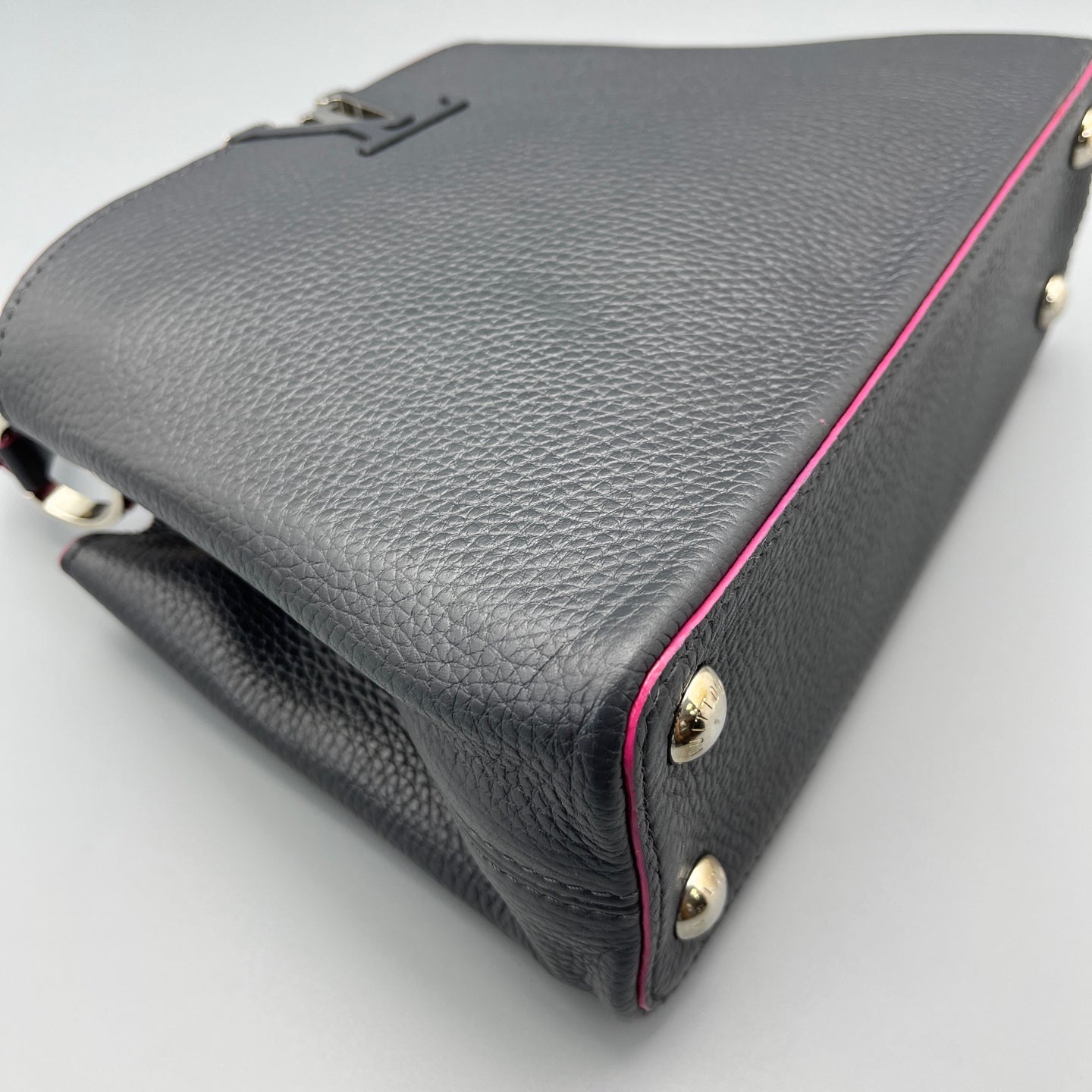 Louis Vuitton - Capucines BB - Leather - Black with Pink Accents - (small)