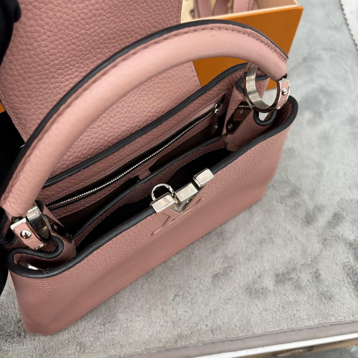 Louis Vuitton - Capucines BB - Leather - Pink - (small)