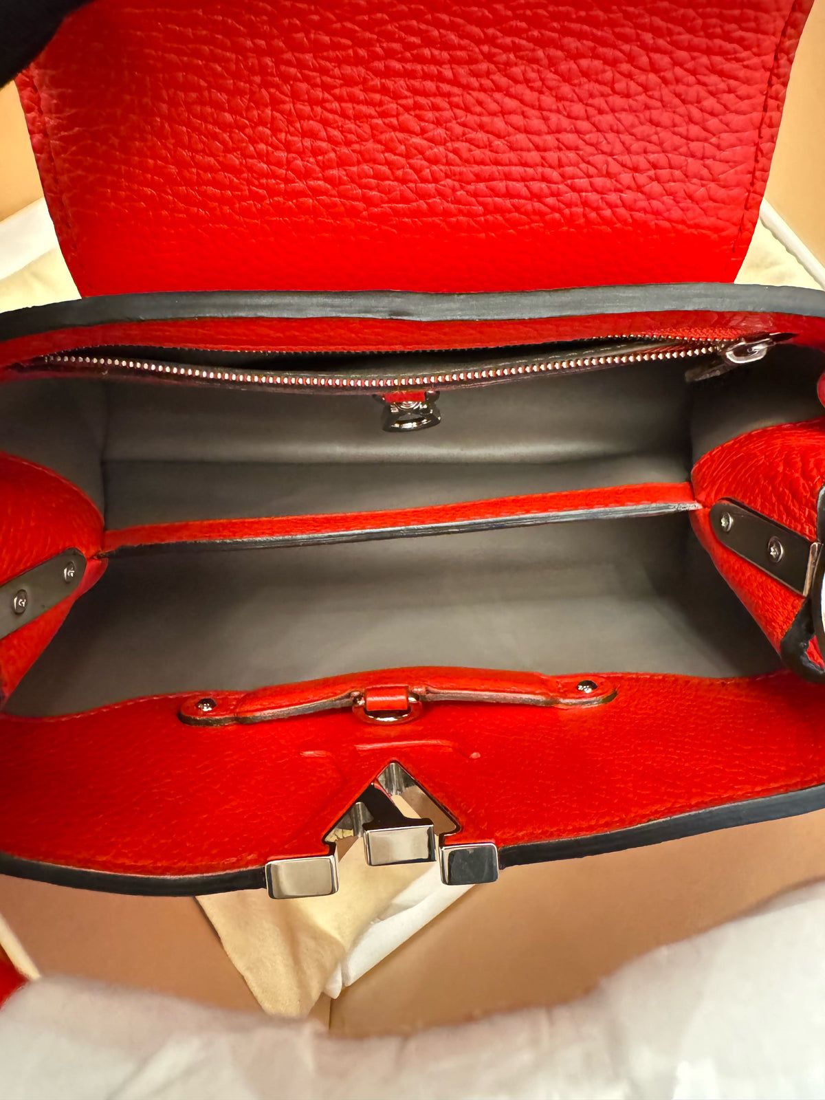 Louis Vuitton - Capucines BB - Leather - Red - (Small)