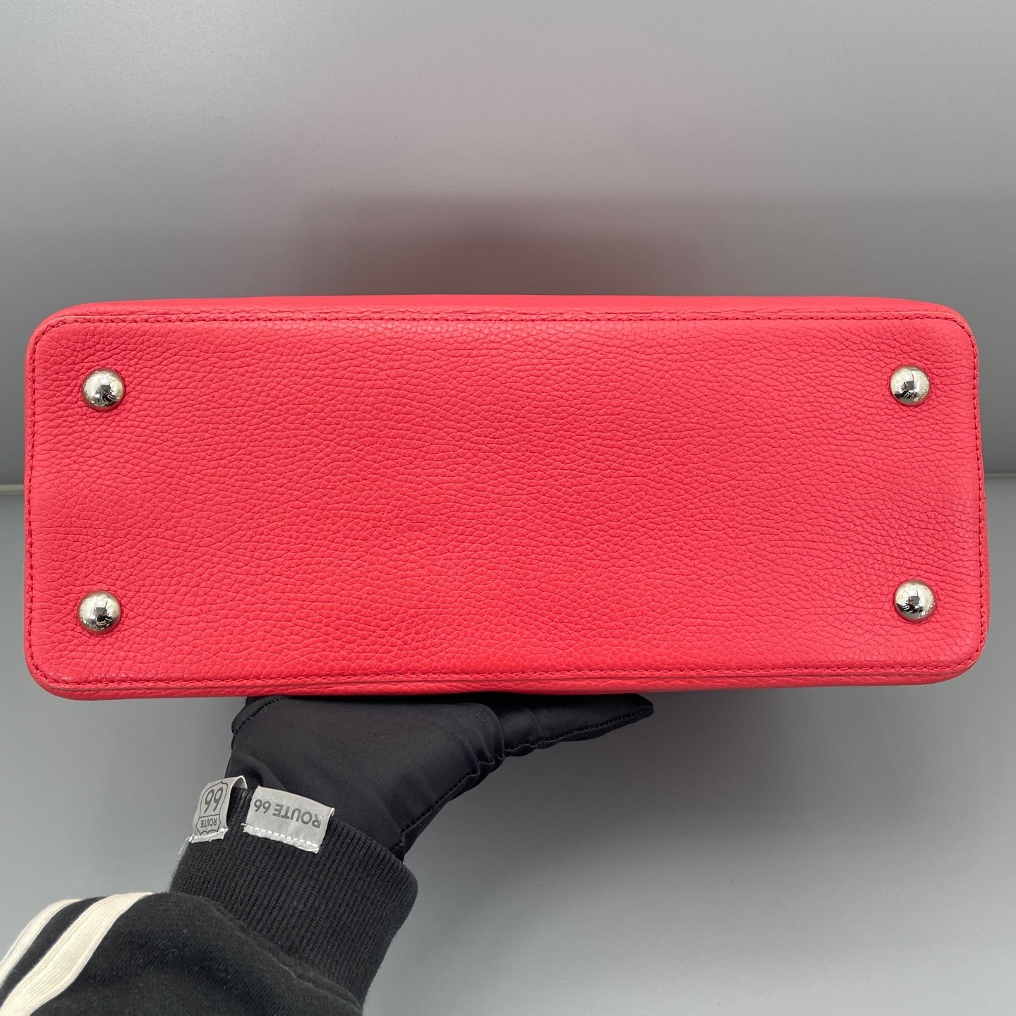 Louis Vuitton - Capucines GM - Grained Taurillon Leather - Rose Red with Silver-Tone Hardware - (large)