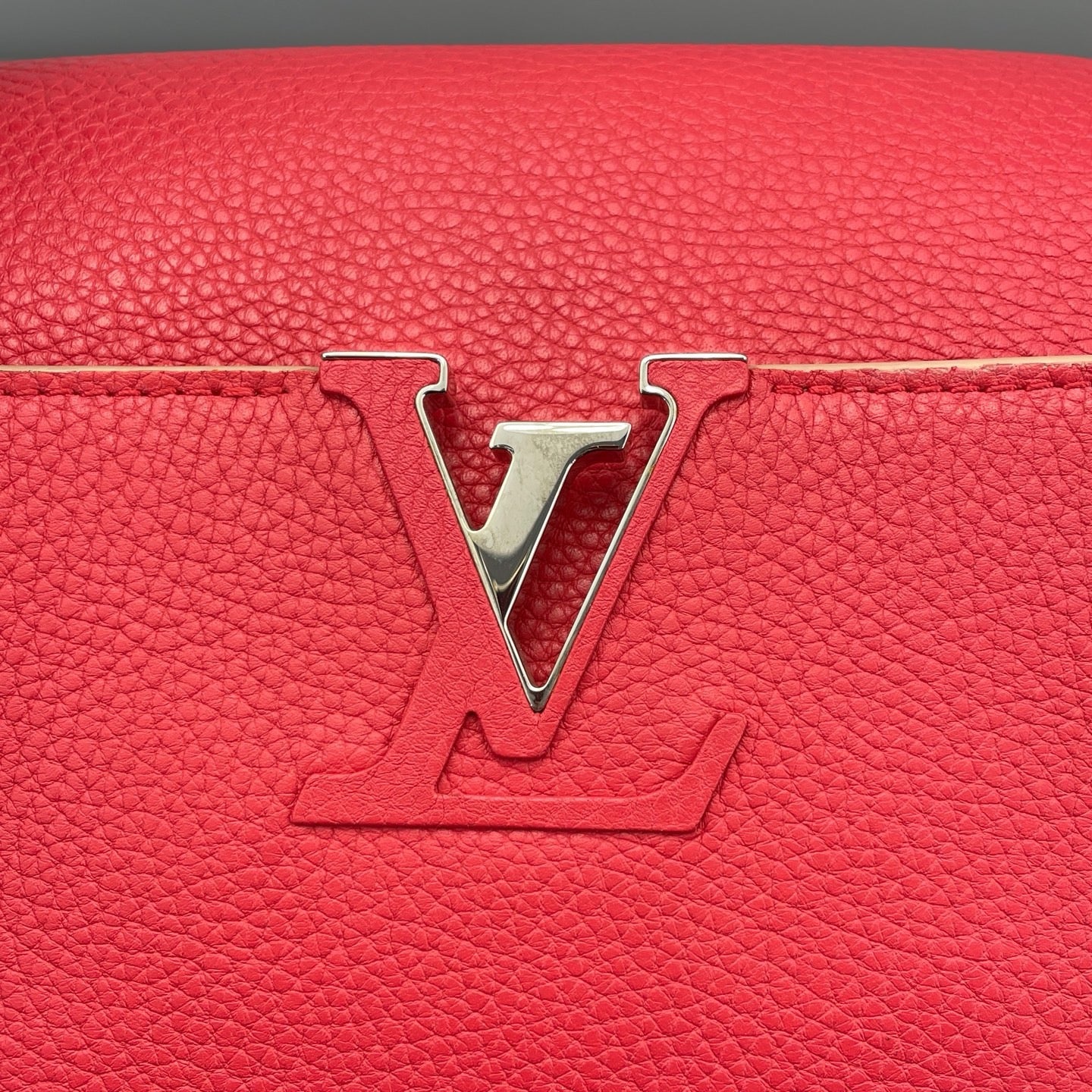 Louis Vuitton - Capucines GM - Grained Taurillon Leather - Rose Red with Silver-Tone Hardware - (large)