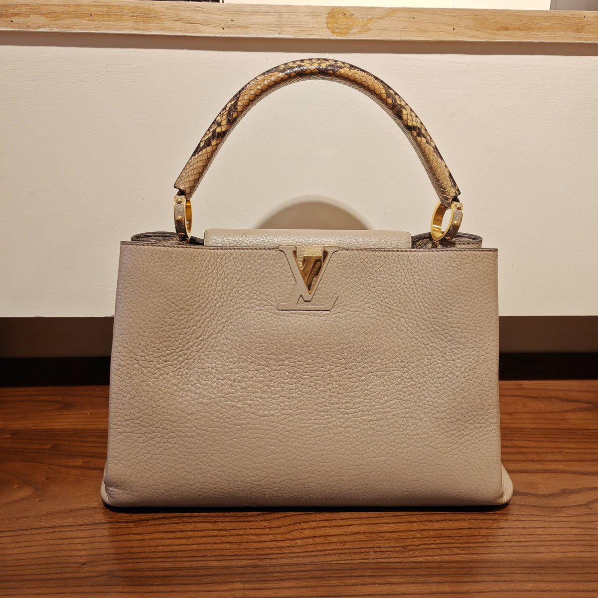 Louis Vuitton - Capucines Large - Leather - Grey - (large)